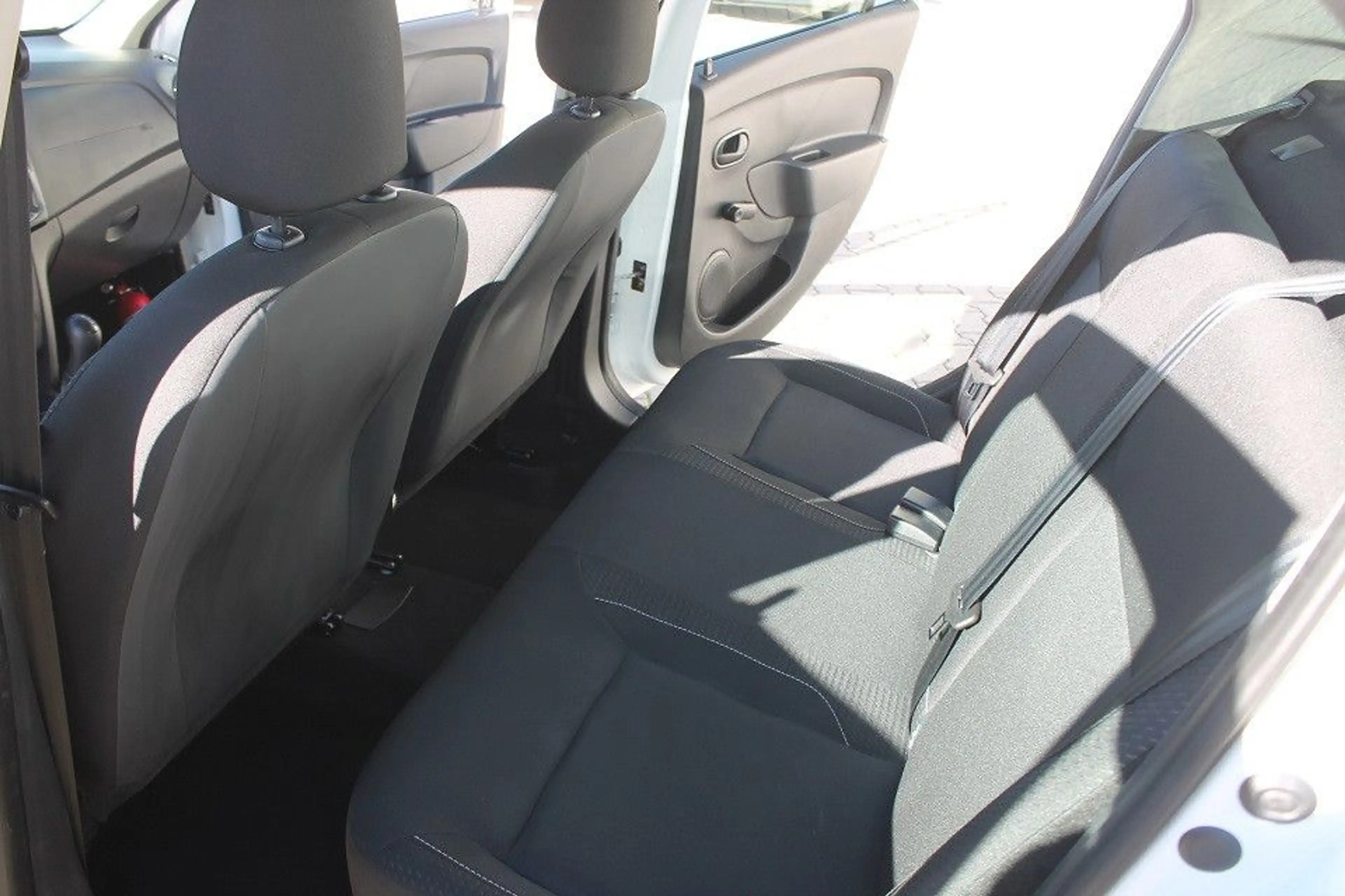 Dacia Logan Tüv neu,gepflegt,wenig Km,PDC,AHK,Finanz. — photo 14