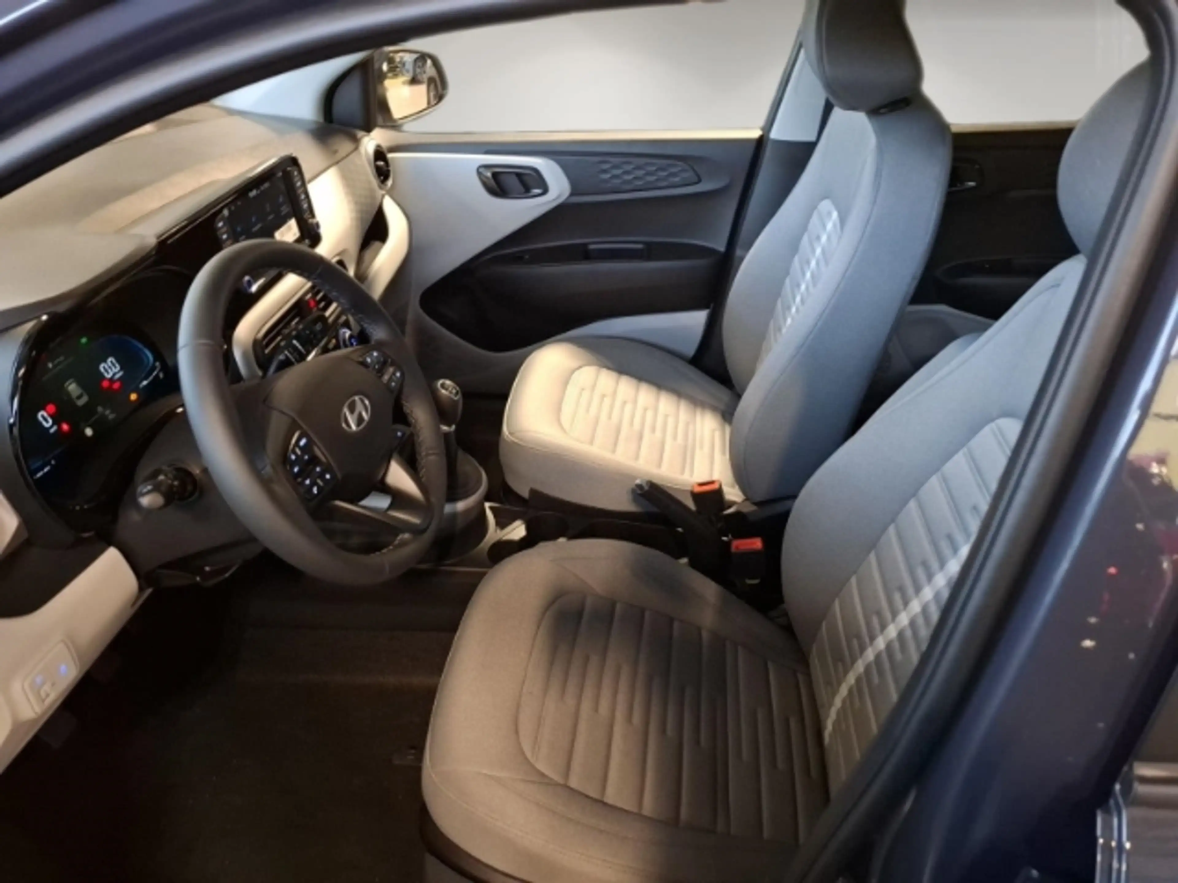 Hyundai i10 Prime 1.2/Navi/Klimaautomatik/Lenkrad/Sitzheizung/ — photo 7