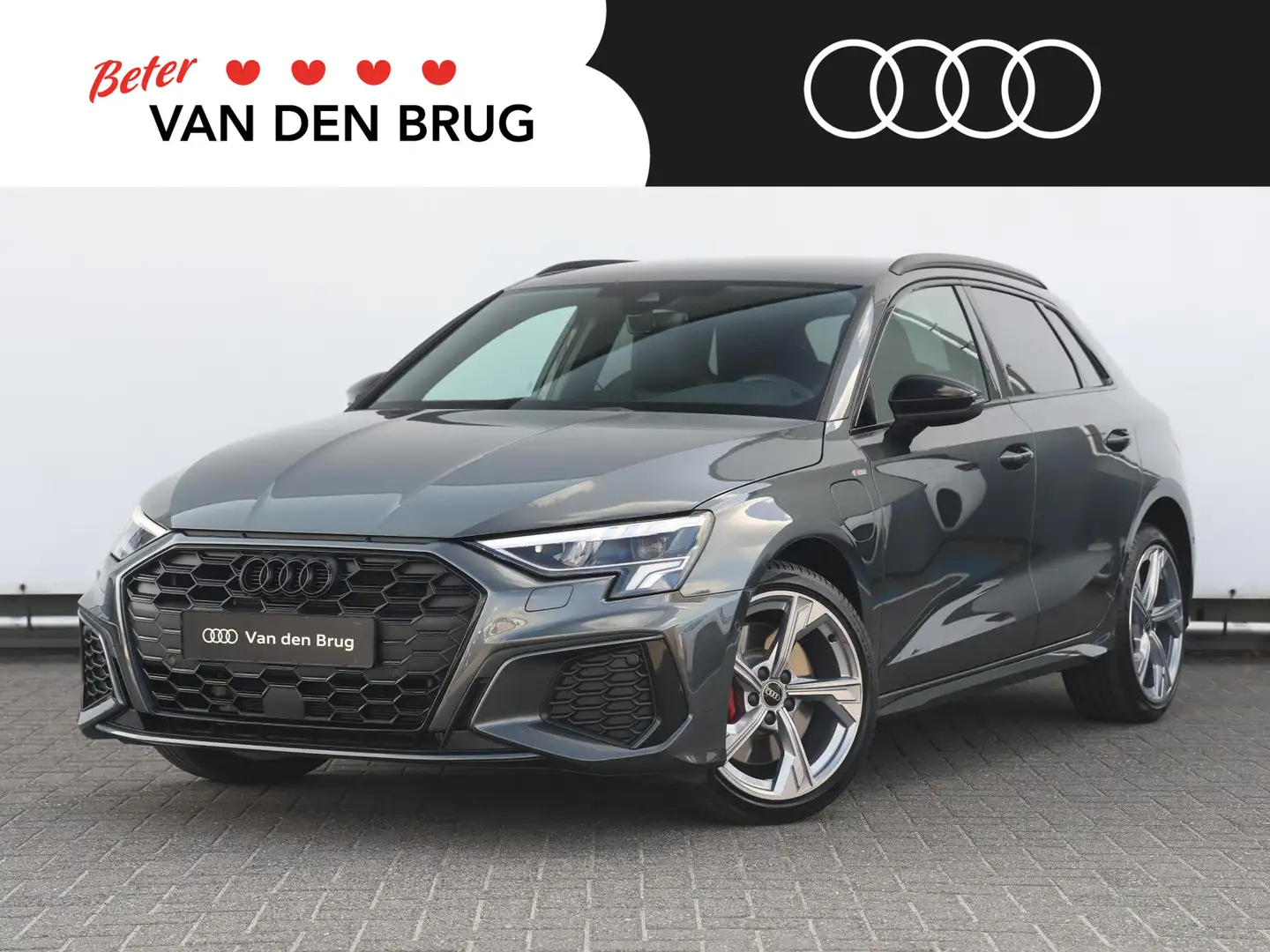 Audi A3 Sportback 45 TFSI e S edition Competition | 245pk Grijs - 1