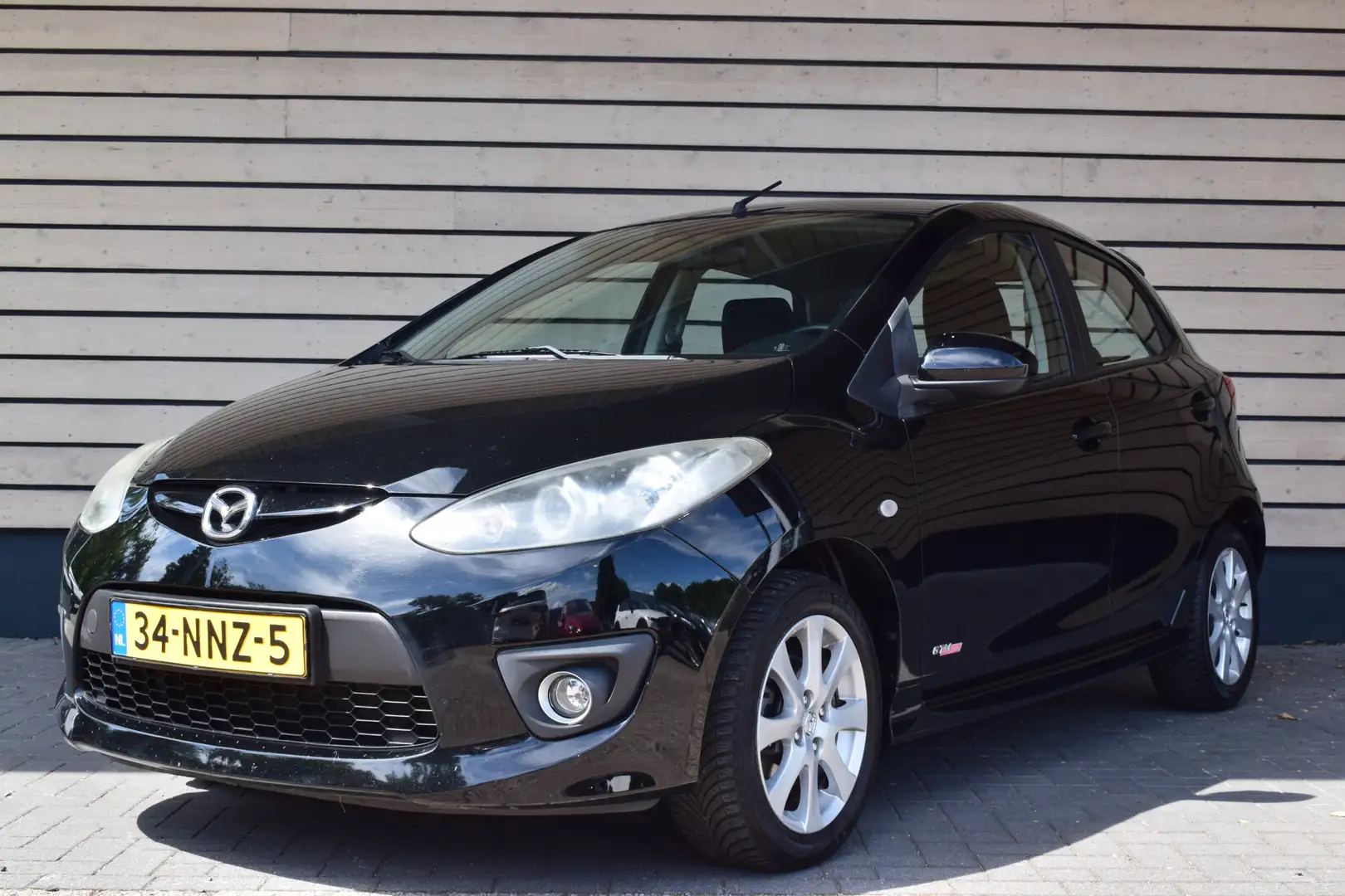 Mazda 2 1.3 GT-M Line - Dealer onderhouden Zwart - 2