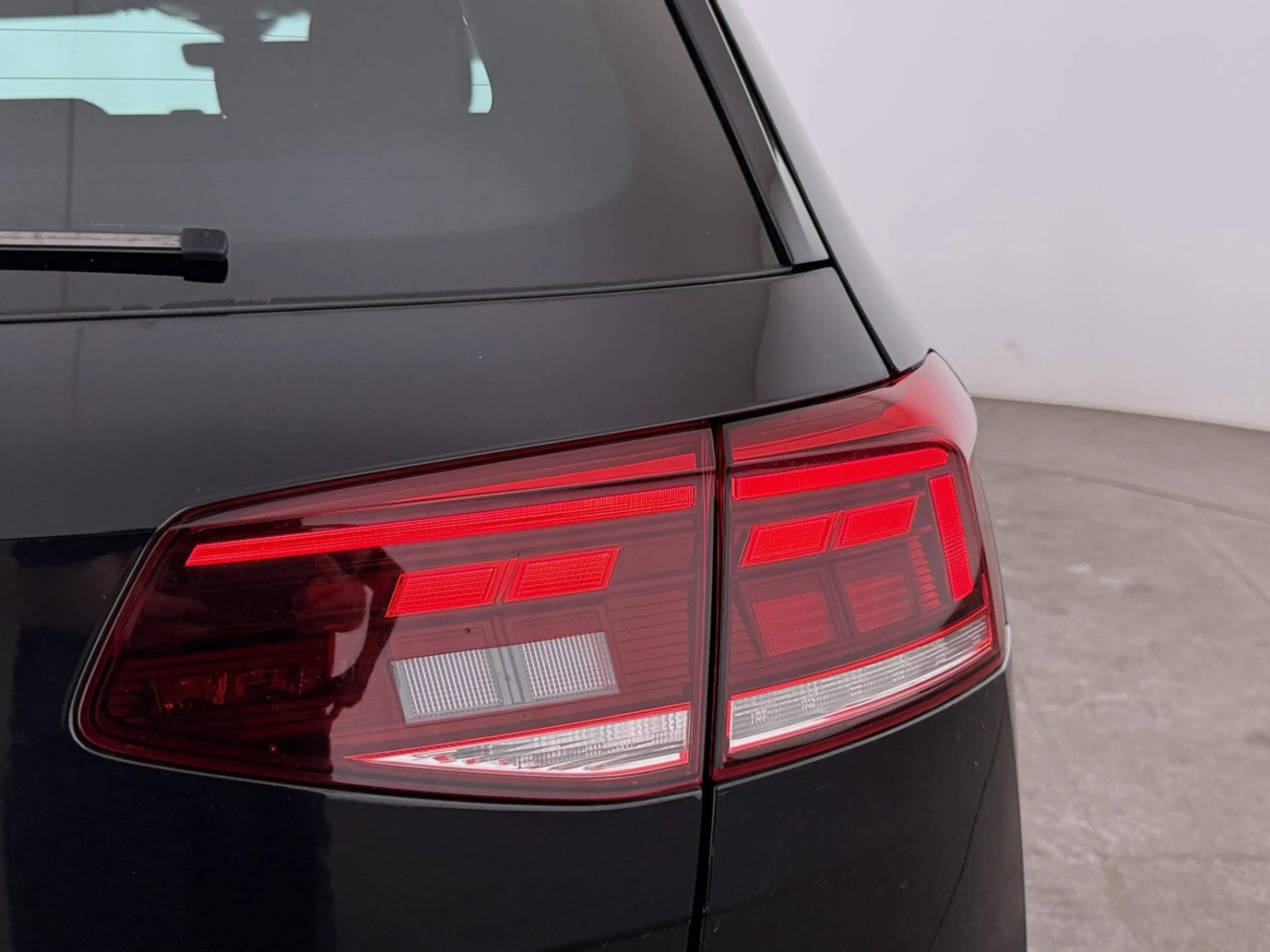 Volkswagen Passat Variant 2.0 TDI Business Aut LED SKY AHK — photo 12