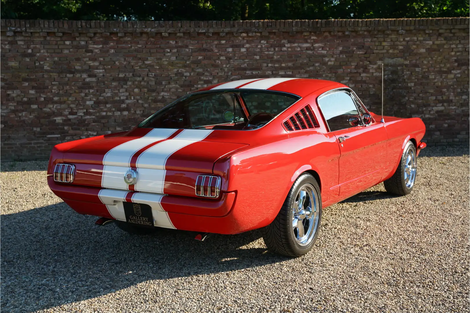 Ford Mustang Fastback "302 V8-Madness Power by Karl Ness", Rest Rood - 2