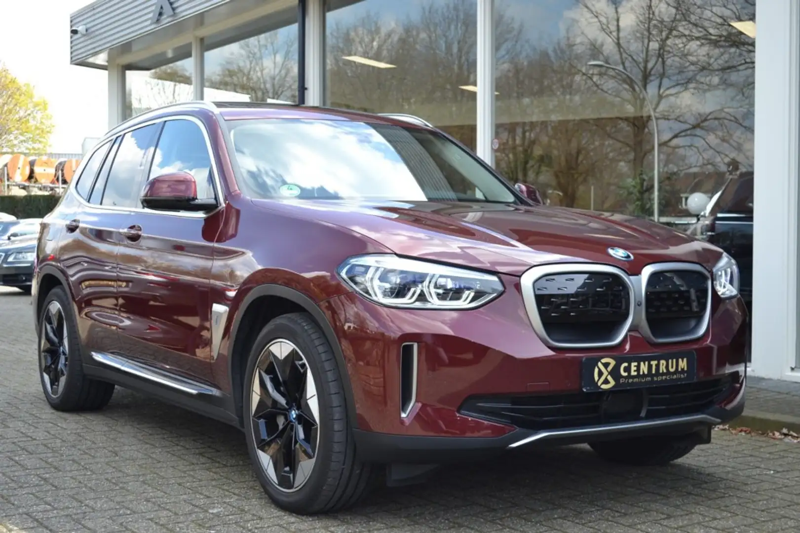 BMW iX3 High Executive Panorama-Trekhaak-Full Options Czerwony - 2