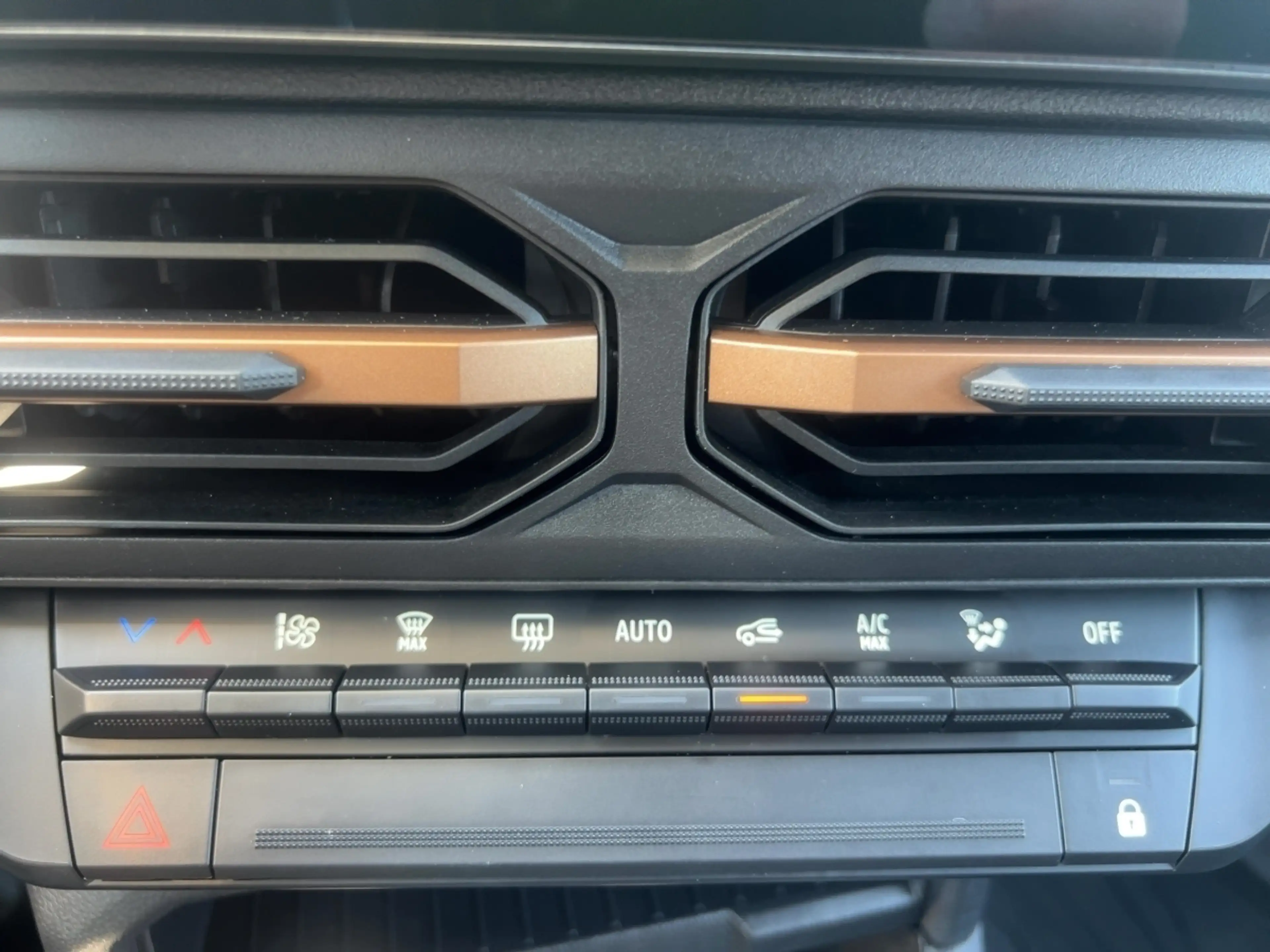 Dacia Duster 1.6 Hybrid 140 Extreme — photo 14