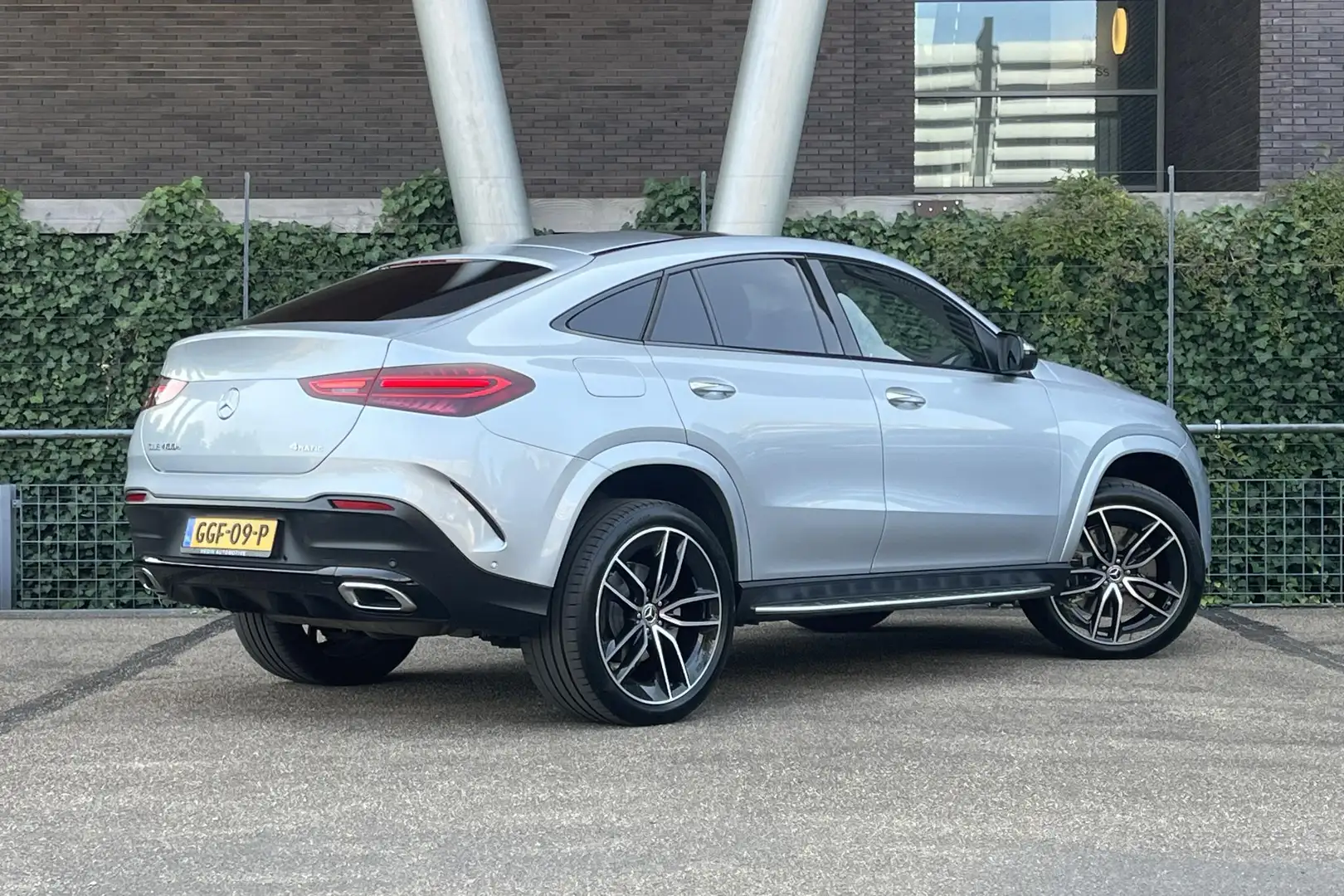 Mercedes-Benz GLE 400 GLE 400e Coupé Automaat 4MATIC AMG Line | Premium Zilver - 2