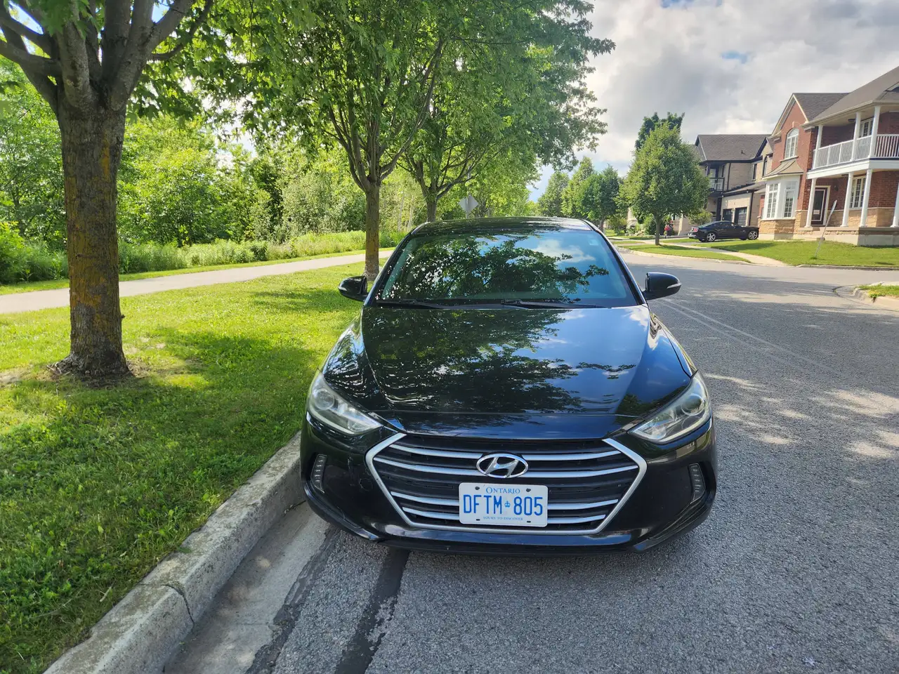 Hyundai ELANTRA photo Hyundai ELANTRA