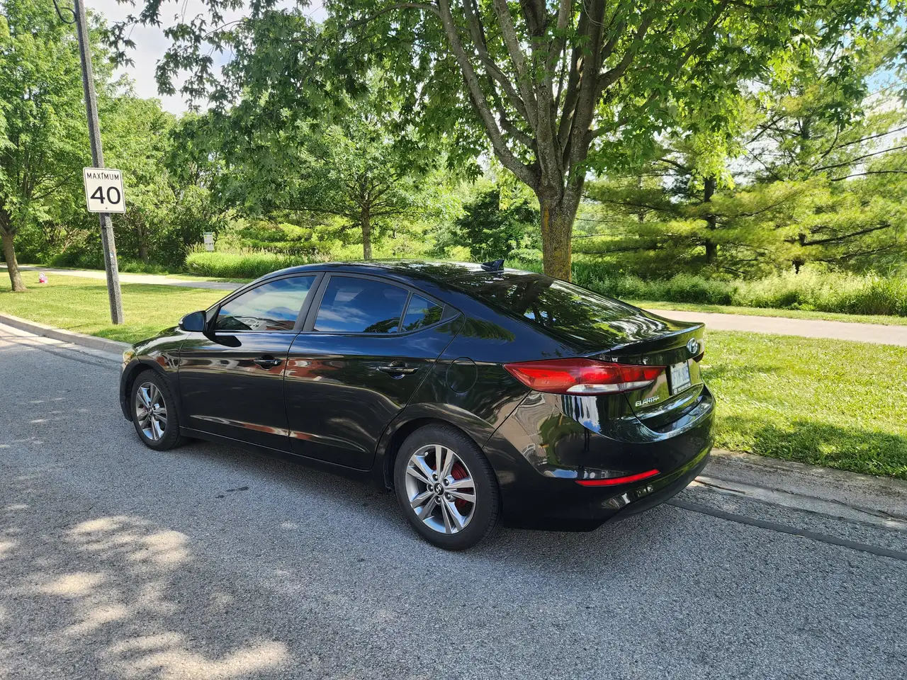 Hyundai ELANTRA photo Hyundai ELANTRA