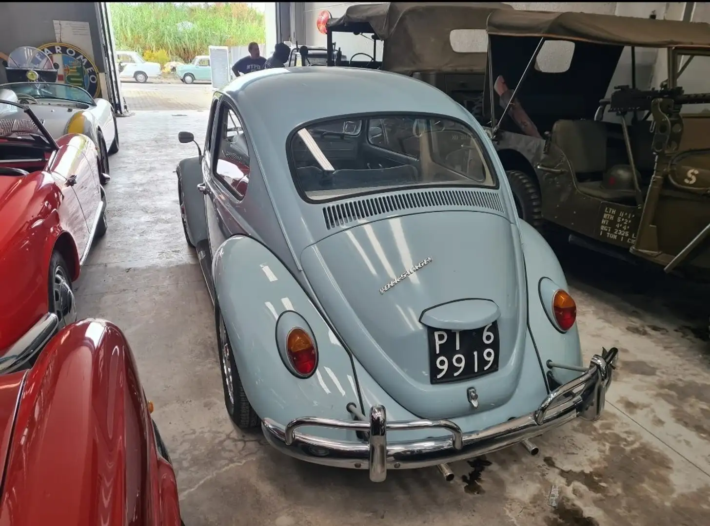 Volkswagen Beetle - 1