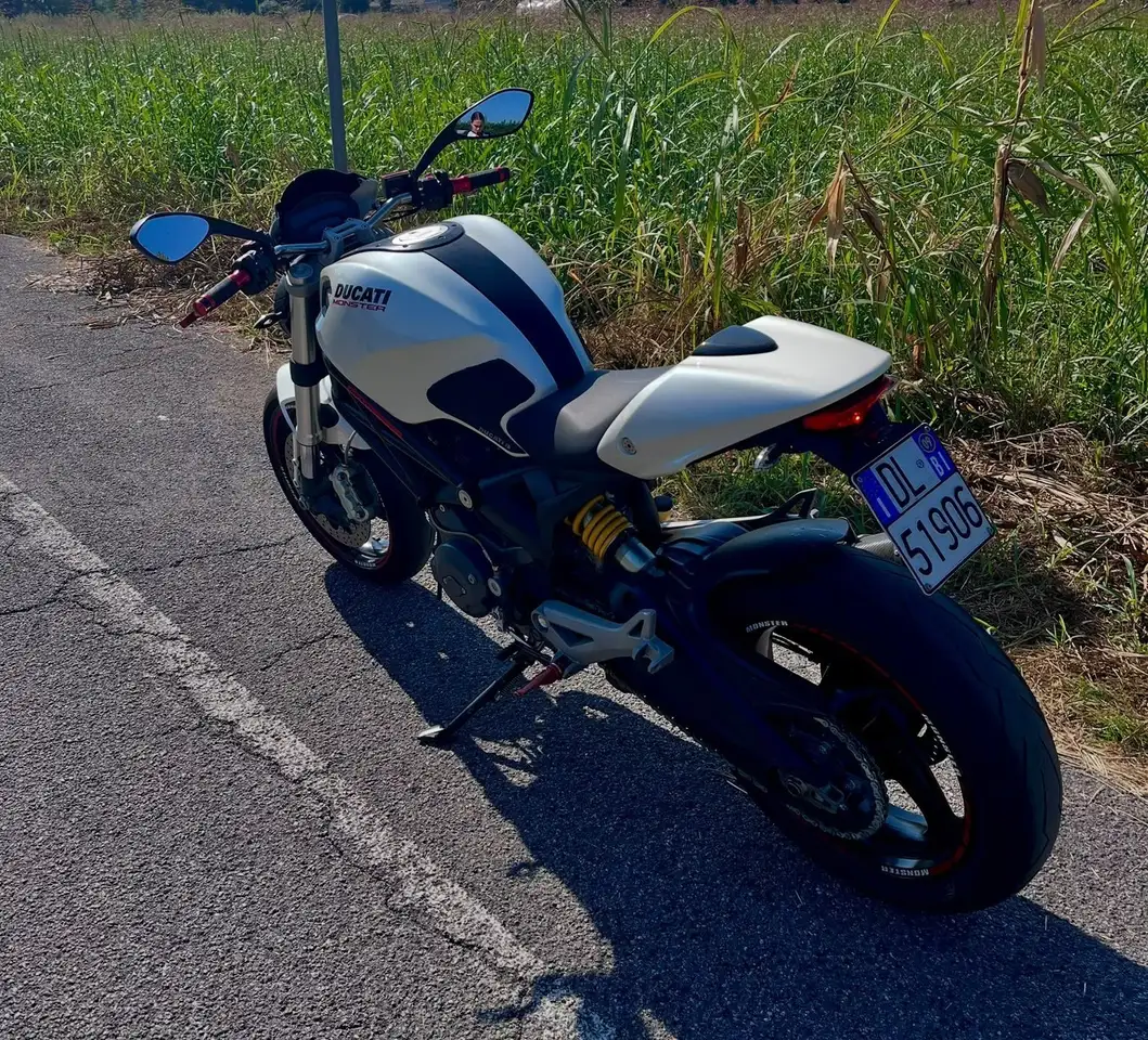 Ducati Monster 696