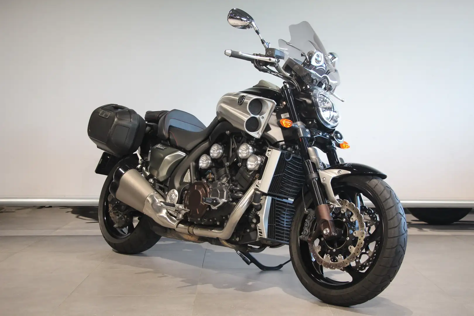 Yamaha Vmax 1700 Zwart - 2