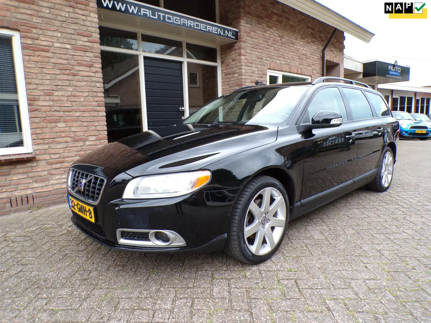 Volvo V70 2.0 Kinetic Black - 1