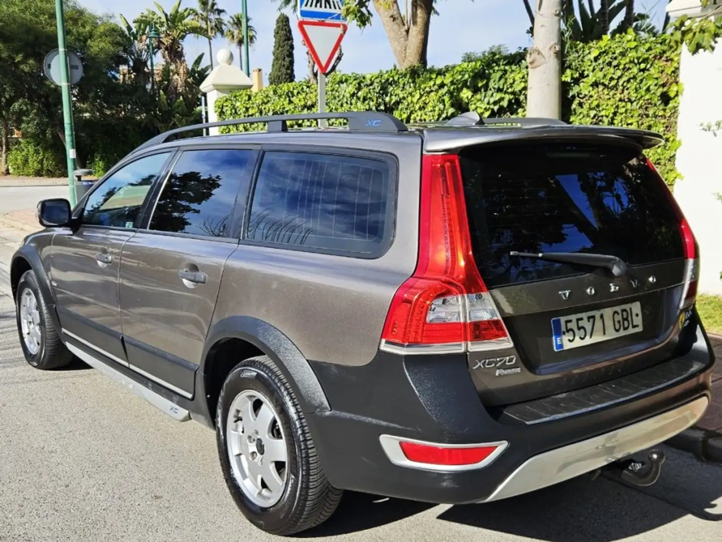 Volvo XC70 Todoterreno Automático de 5 Puertas Gri - 2