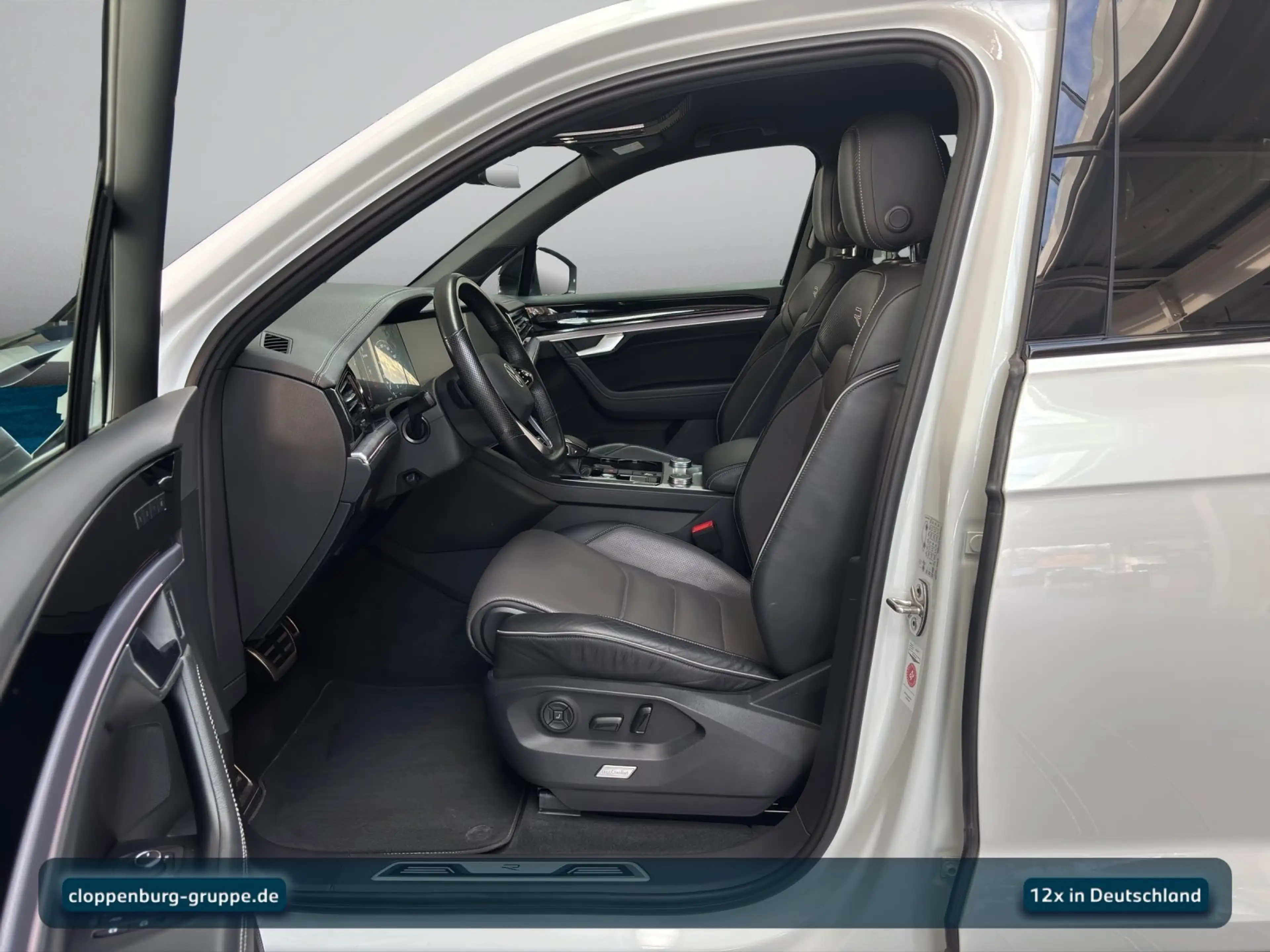 Volkswagen Touareg 3.0 TDI R-Line 4Motion — photo 12