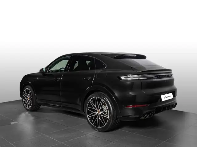 Porsche Cayenne view 3