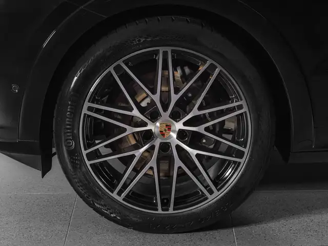 Porsche Cayenne view 9