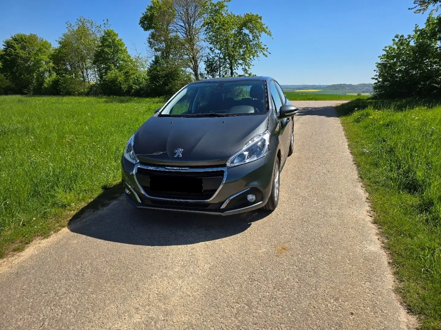 Peugeot 208 208  5-Türer PureTech 82 Style Grau - 2
