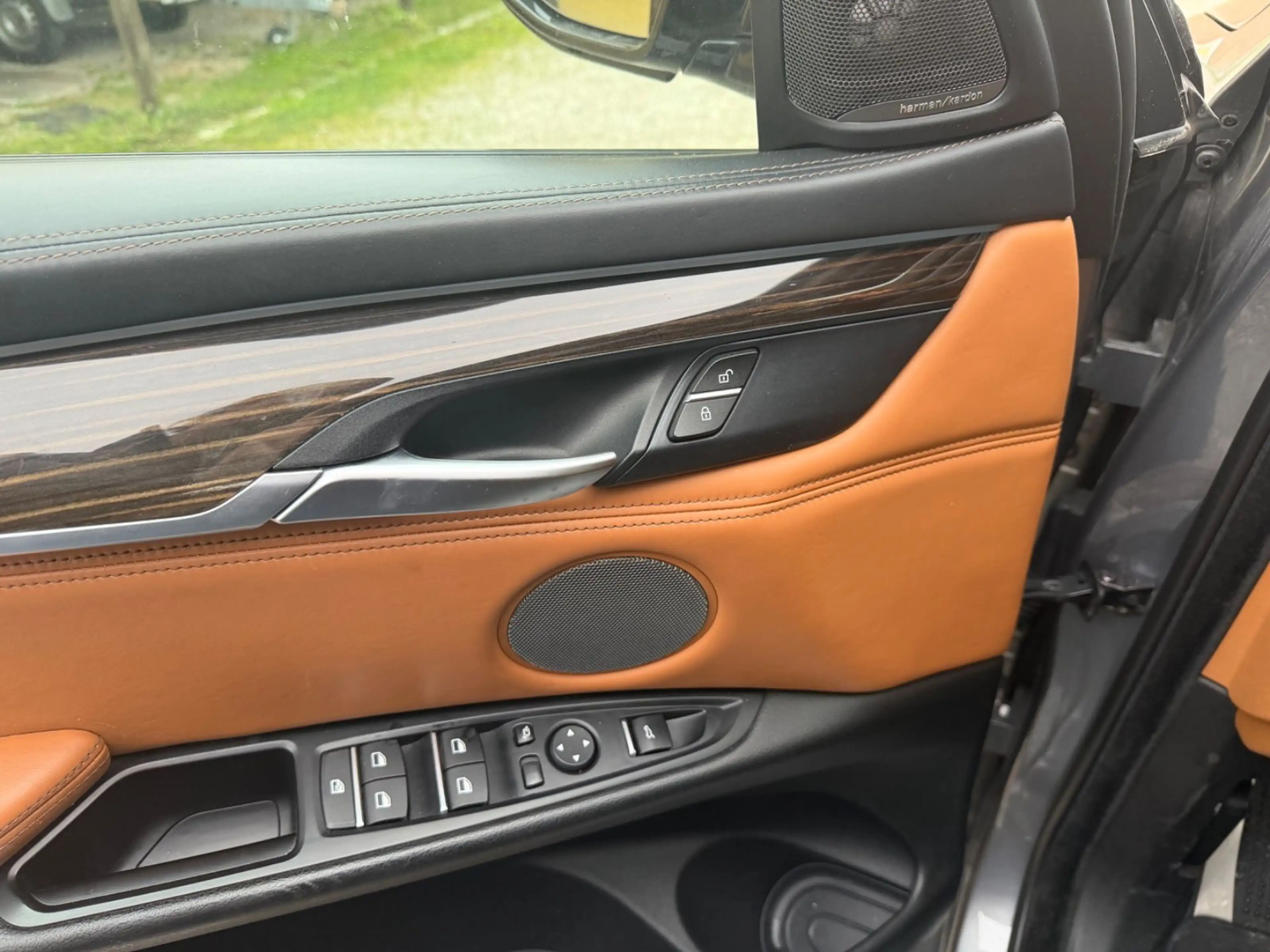 BMW X6 xDrive 50 i M Sportpaket Individual — photo 13
