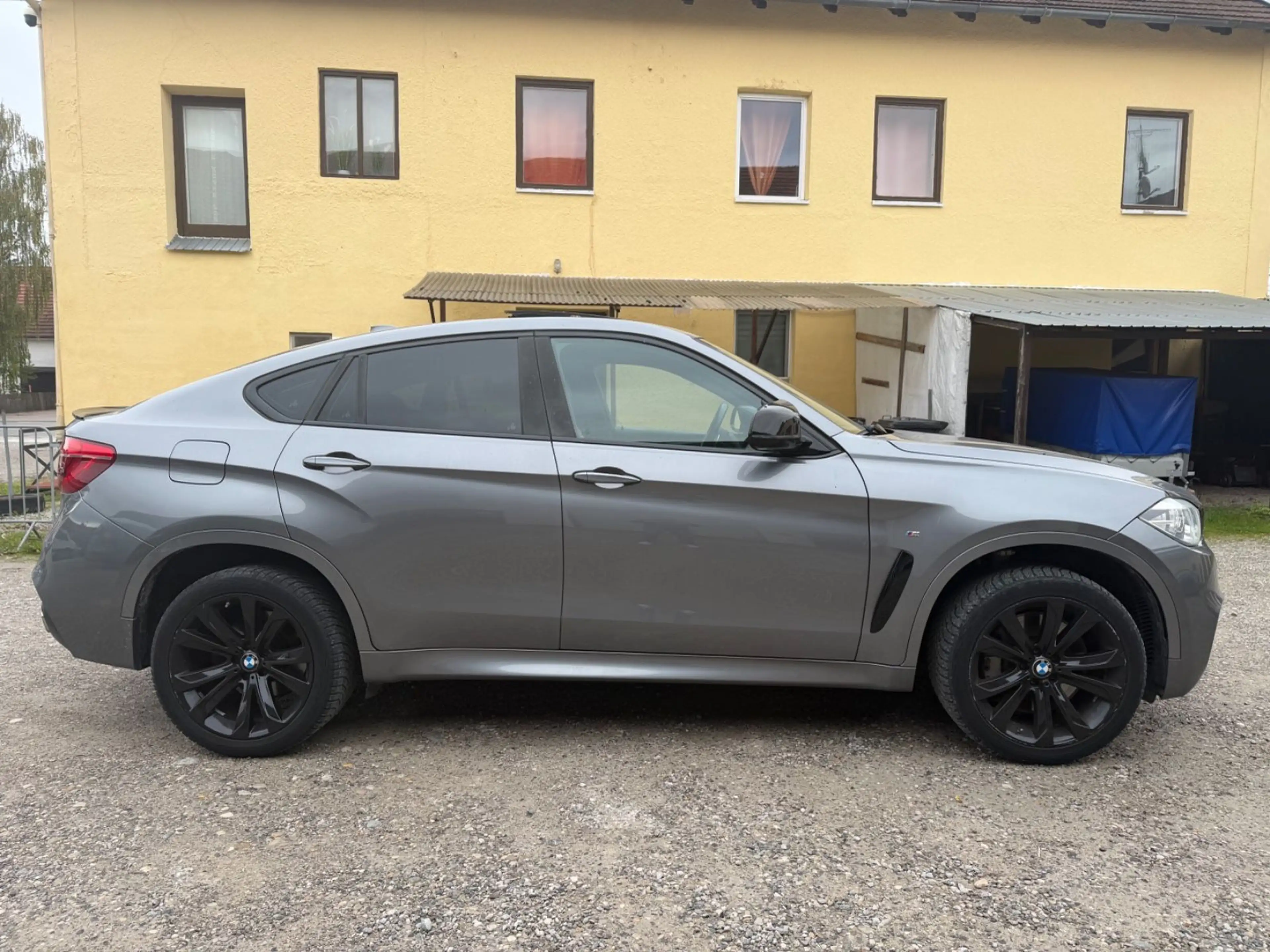 BMW X6 xDrive 50 i M Sportpaket Individual
