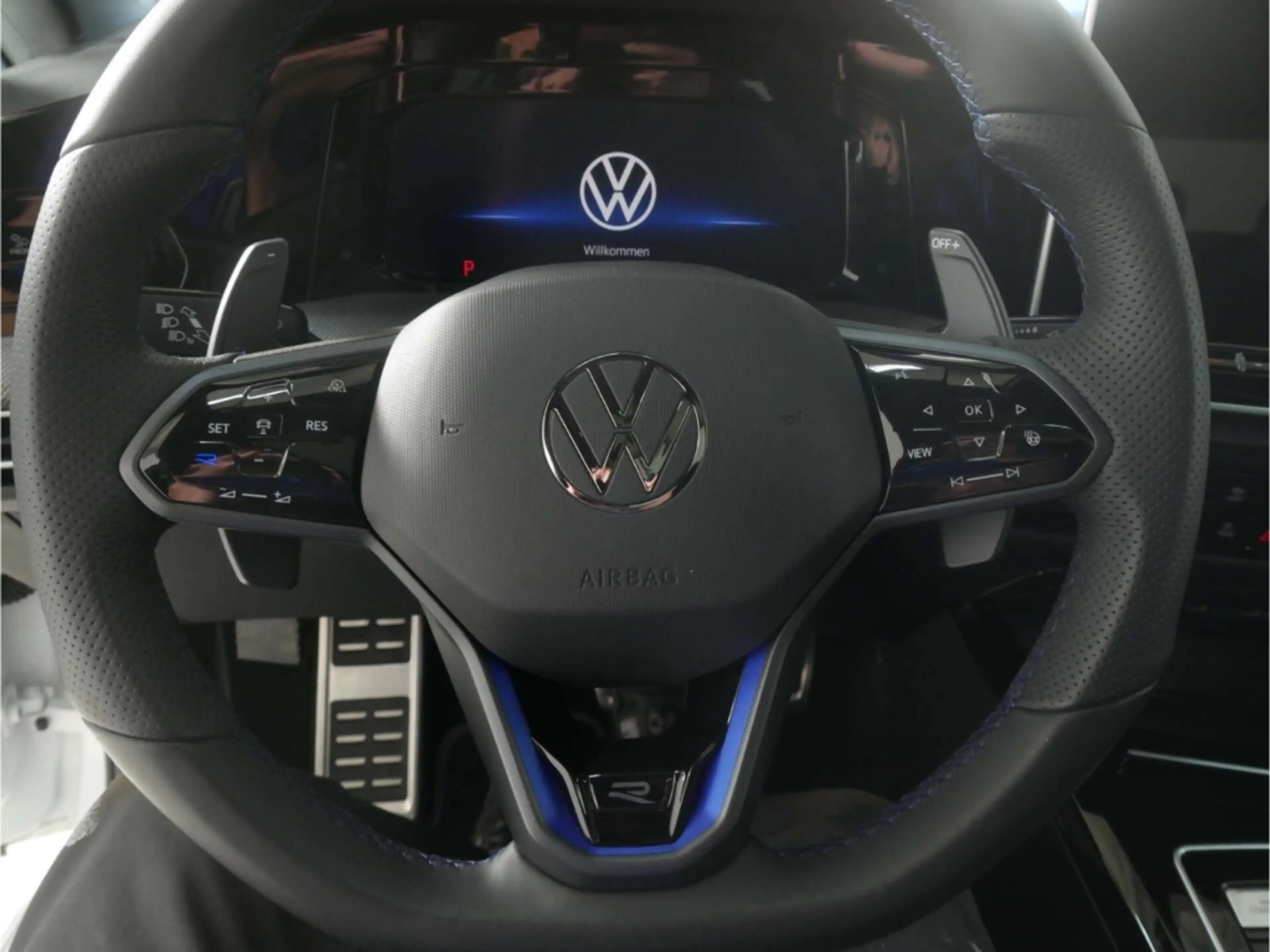 Volkswagen Golf R 2.0 TSI 4Motion Black Edition — photo 11