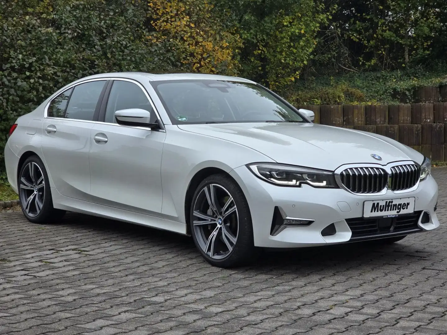 BMW 330 d Luxury Sports.LiveProf.DrivP.ACC GSD KomfZ. Weiß - 2