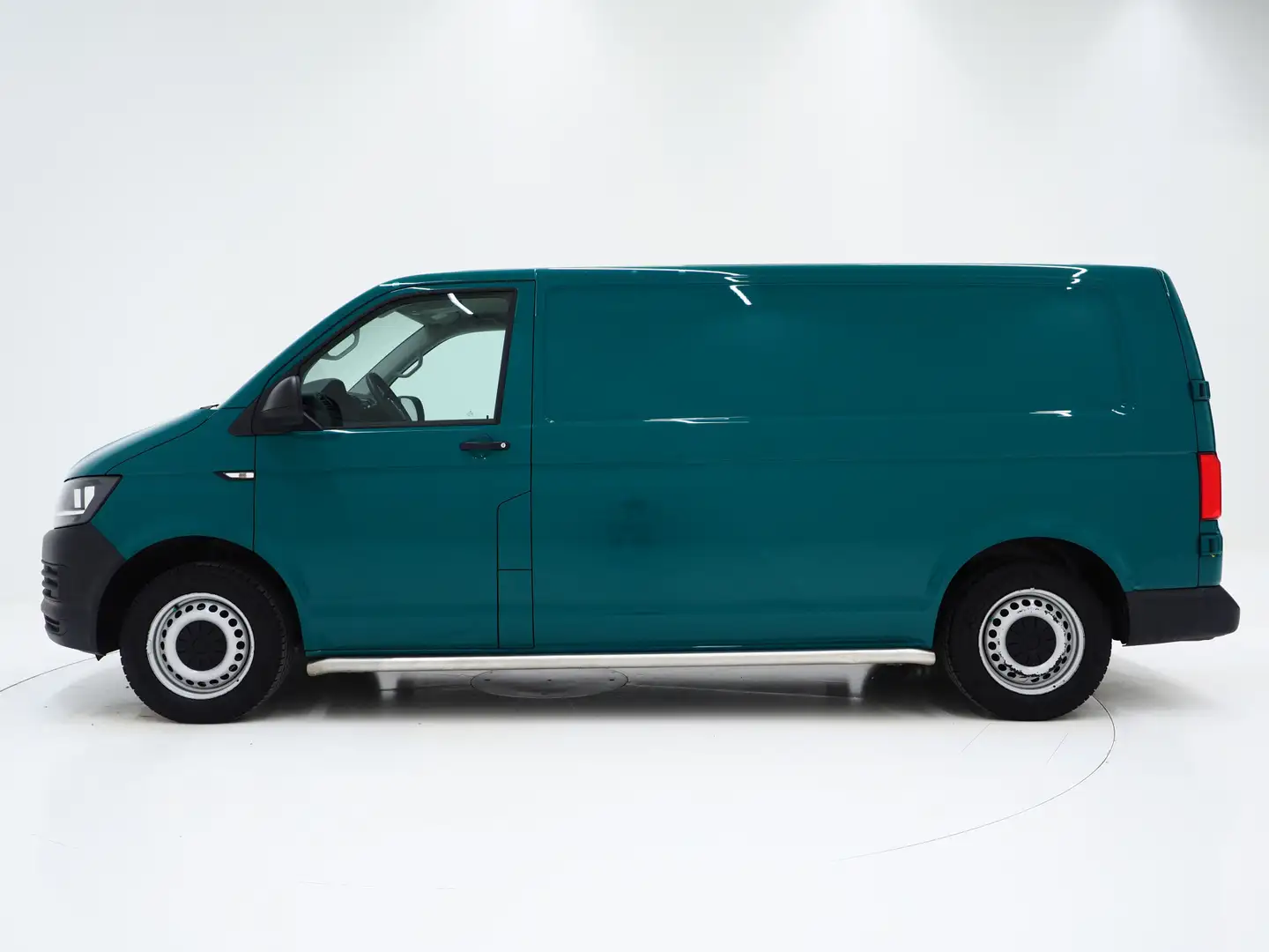 Volkswagen T6 Transporter 2.0 TDI L2H1 | Cruise | Trekhaak | Airco | Inricht Green - 2