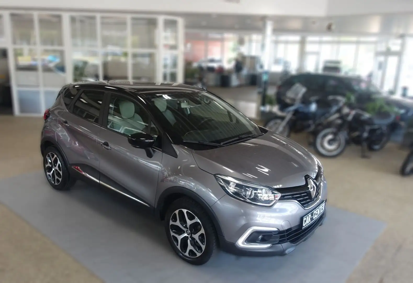 Renault Captur TCe 90 Life; NAV SHZ GRA KAM AHK 49tkm Schwarz - 2
