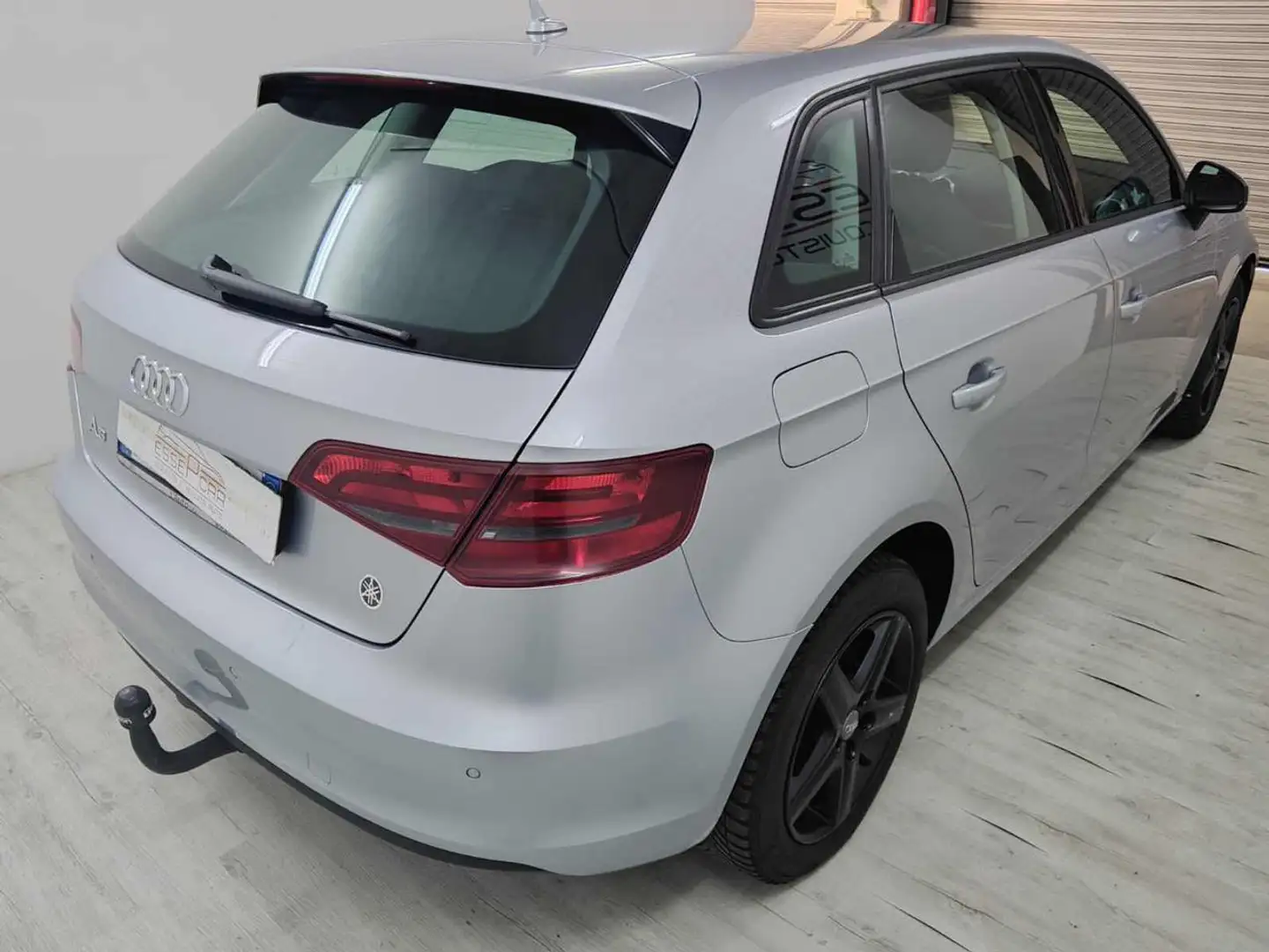 Audi A3 SPB 1.6 TDI ultra Attraction Gris - 2