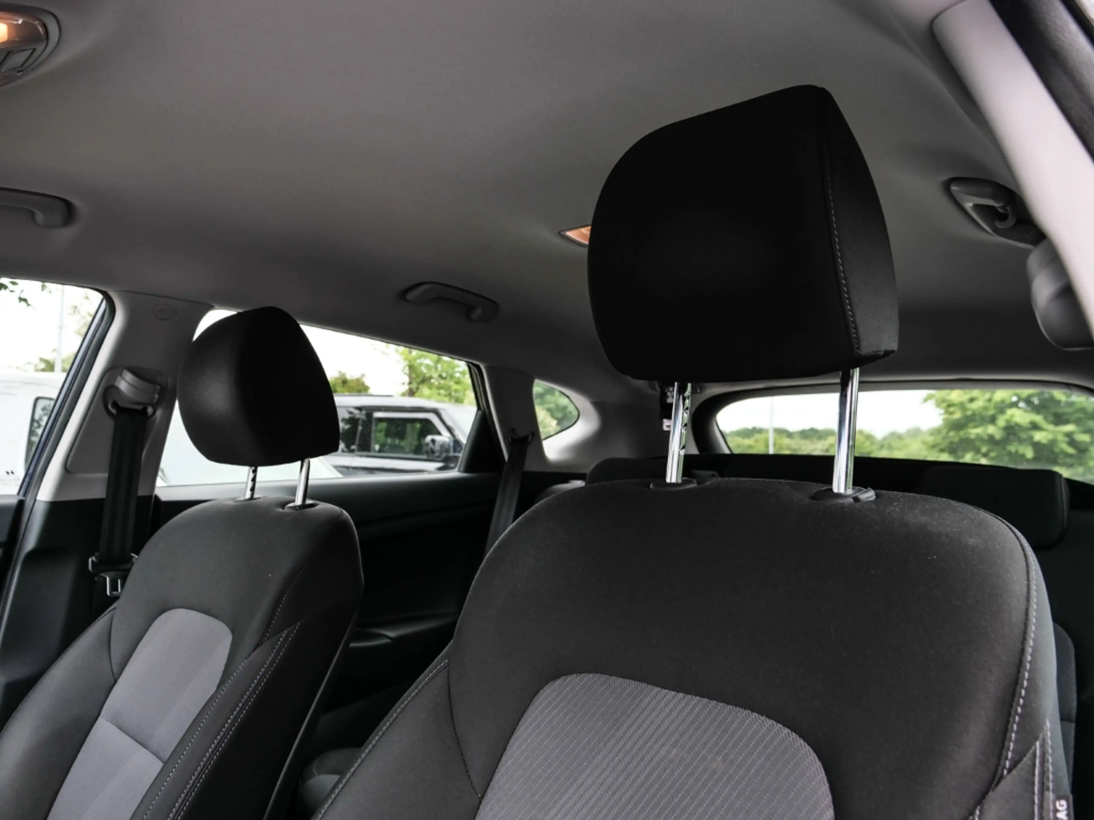 Hyundai TUCSON Select 2WD Apple CarPlay Android Auto Mehrzonenkli — photo 7