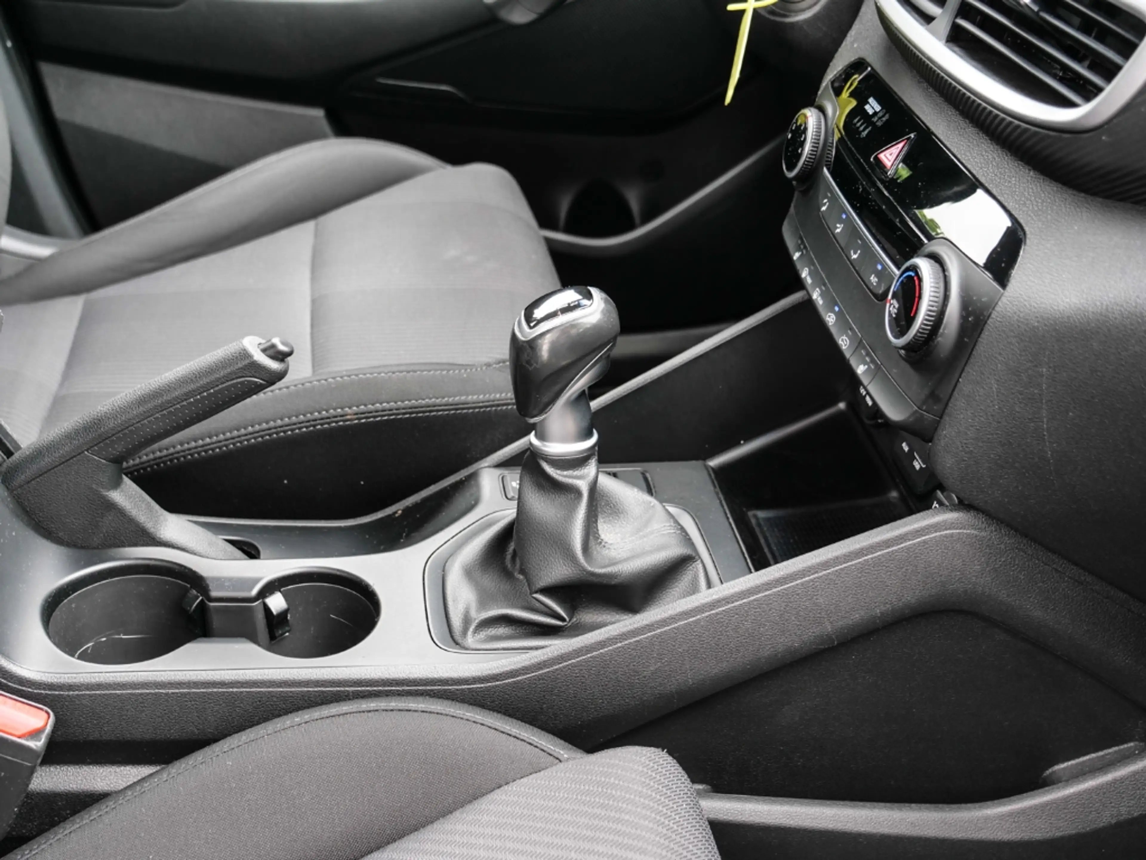 Hyundai TUCSON Select 2WD Apple CarPlay Android Auto Mehrzonenkli — photo 15