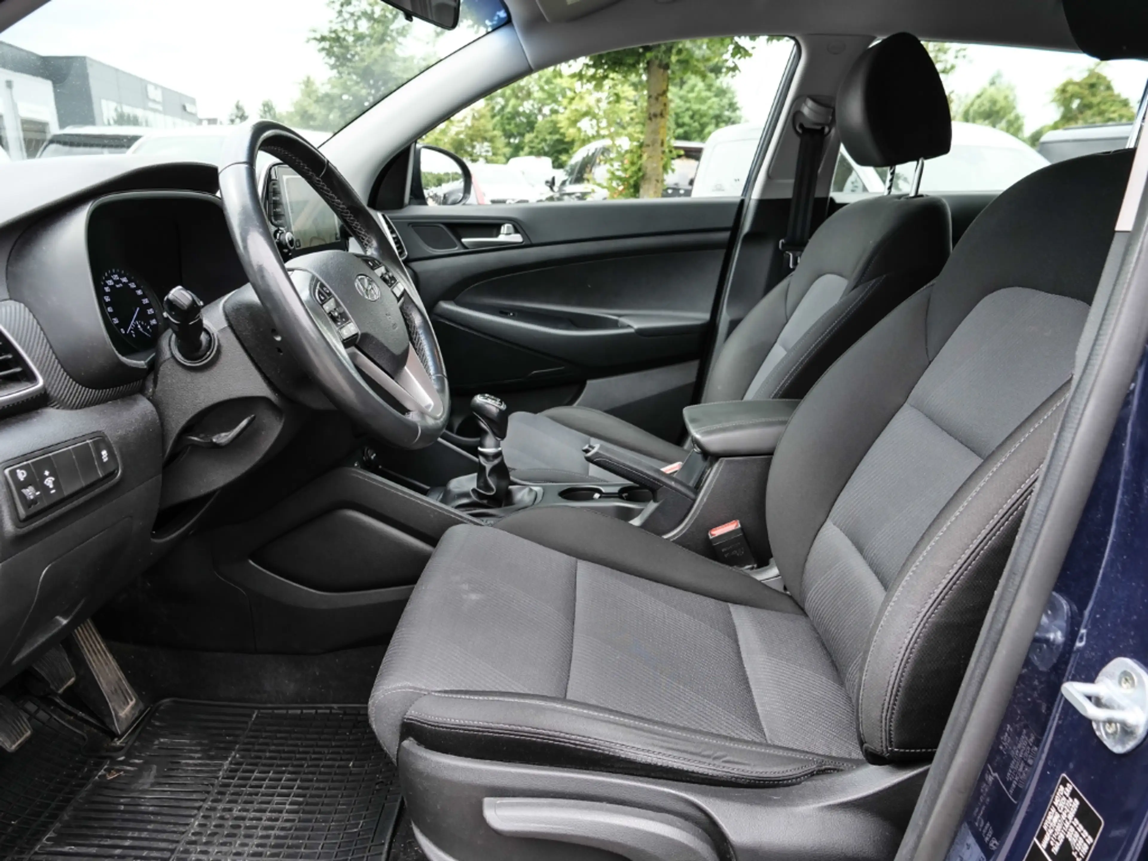 Hyundai TUCSON Select 2WD Apple CarPlay Android Auto Mehrzonenkli — photo 6