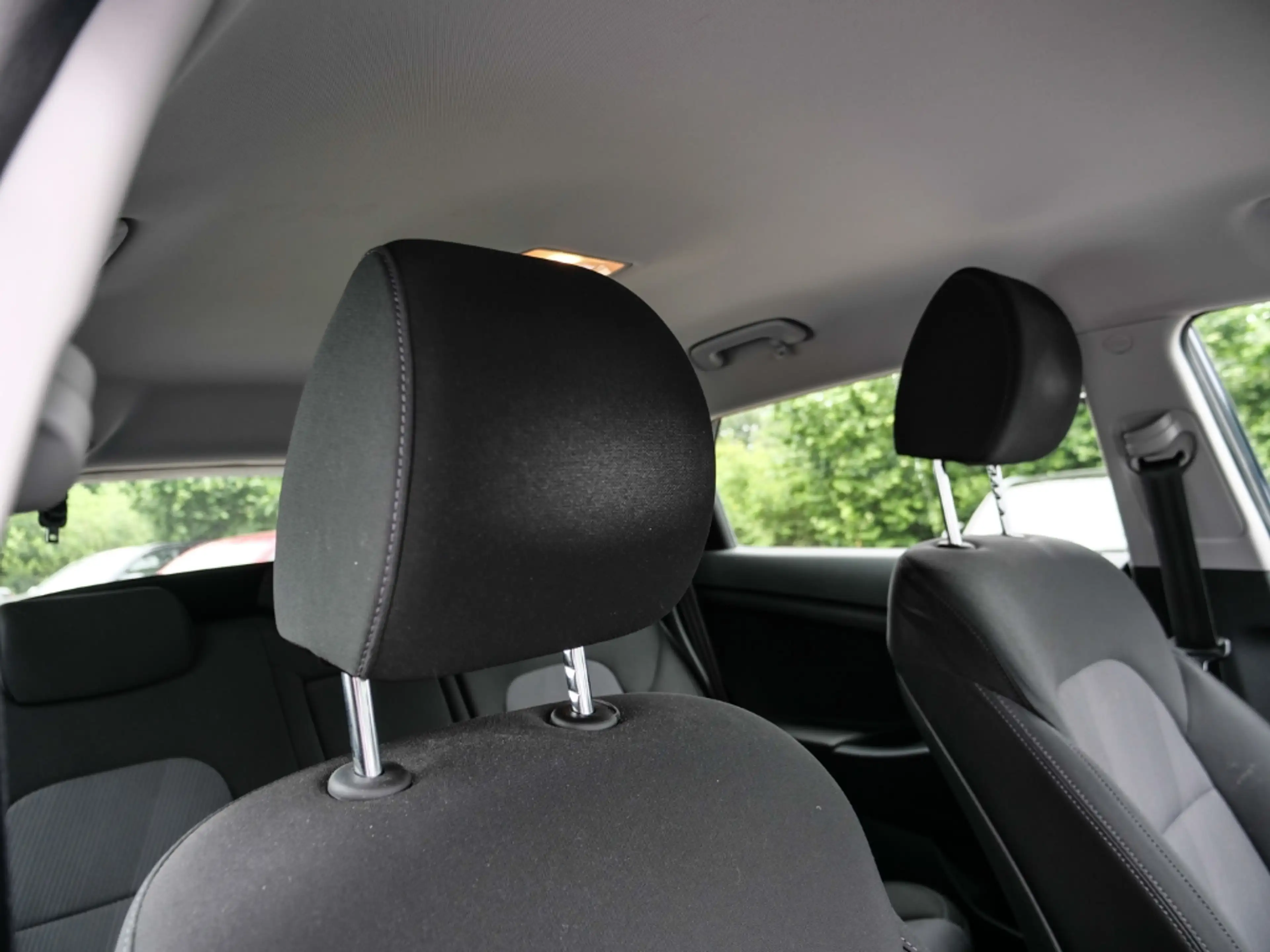 Hyundai TUCSON Select 2WD Apple CarPlay Android Auto Mehrzonenkli — photo 14