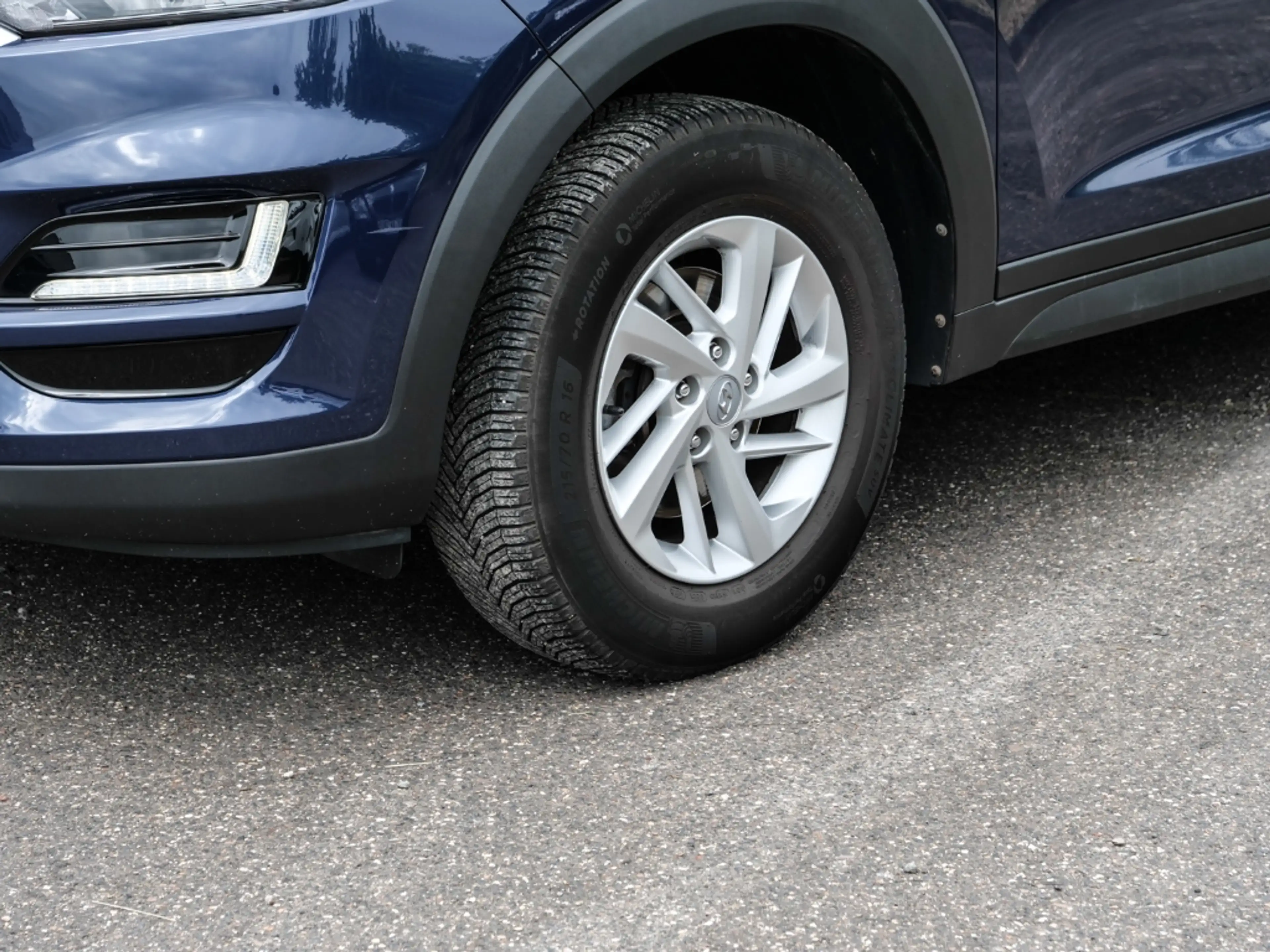 Hyundai TUCSON Select 2WD Apple CarPlay Android Auto Mehrzonenkli — photo 3