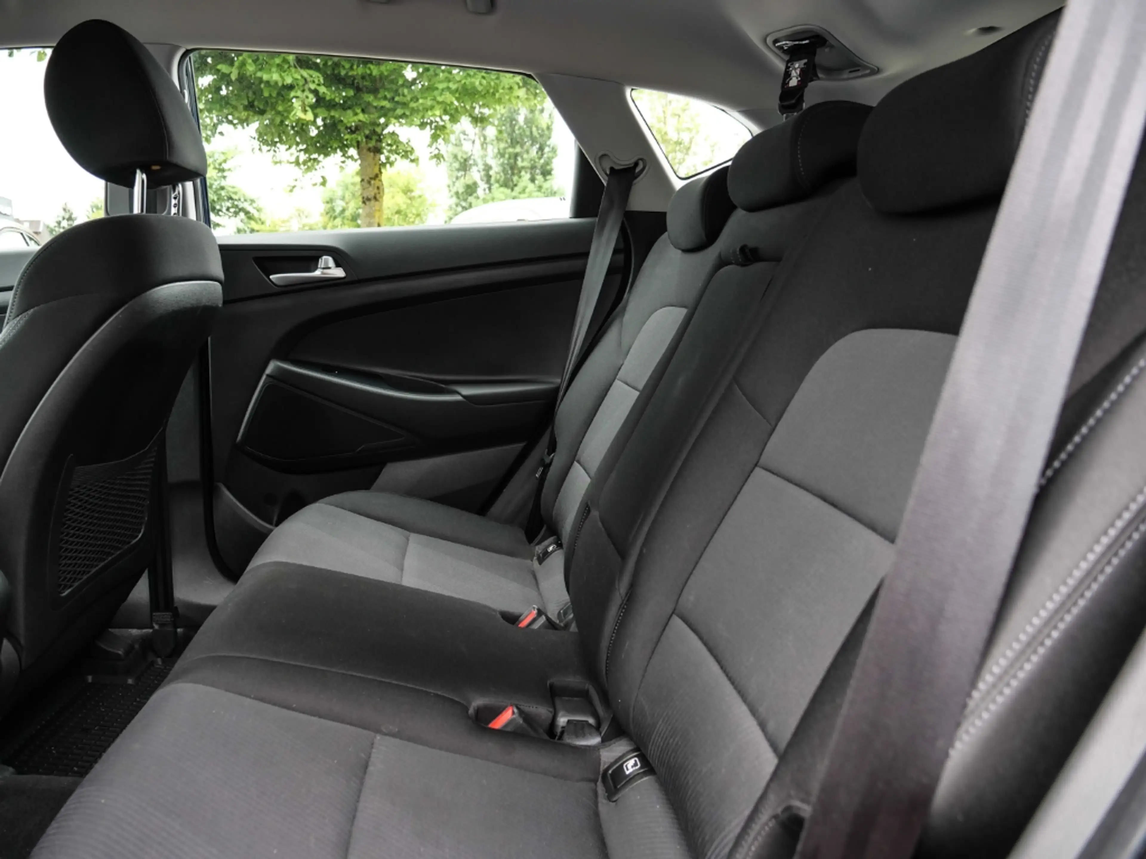 Hyundai TUCSON Select 2WD Apple CarPlay Android Auto Mehrzonenkli — photo 8