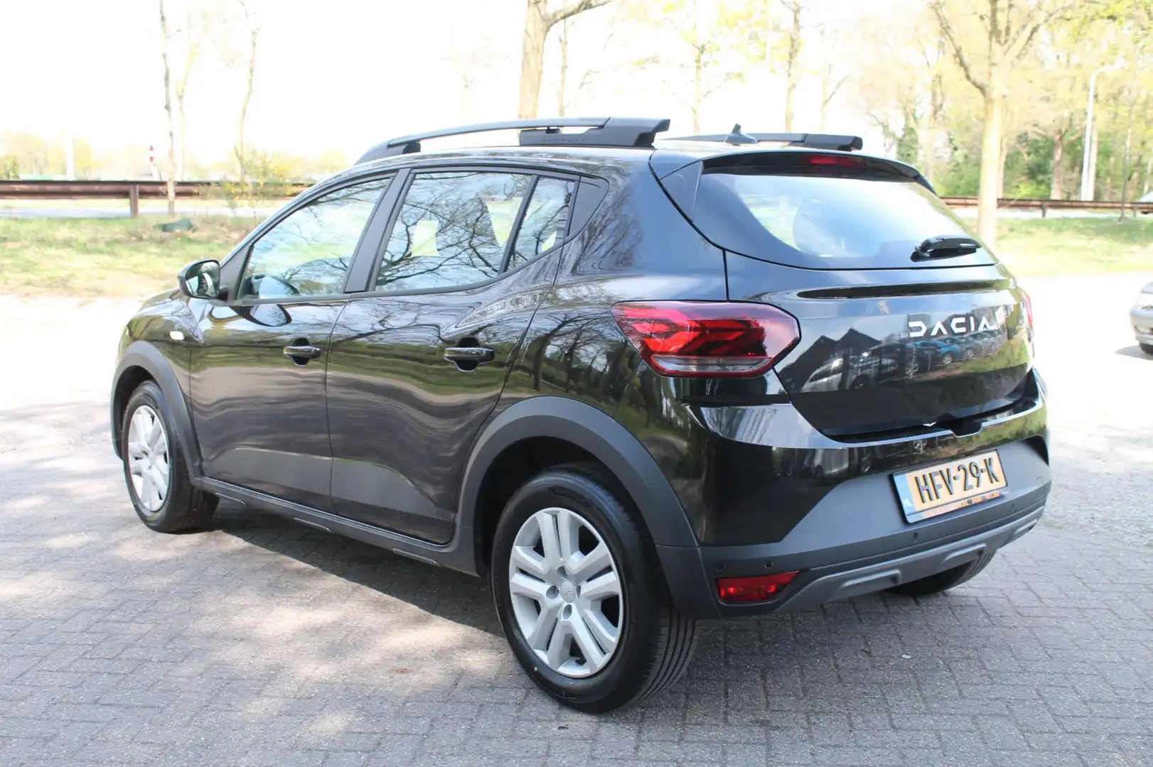 Dacia Sandero Stepway 1.0 TCe 90 Extreme, Automaat, Clima, Navi Noir - 2