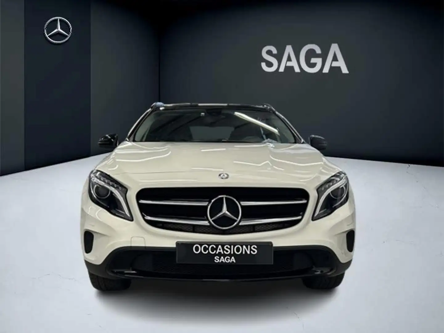 Mercedes-Benz GLA 180 Urban Boite Auto Toit Pano Blanc - 2