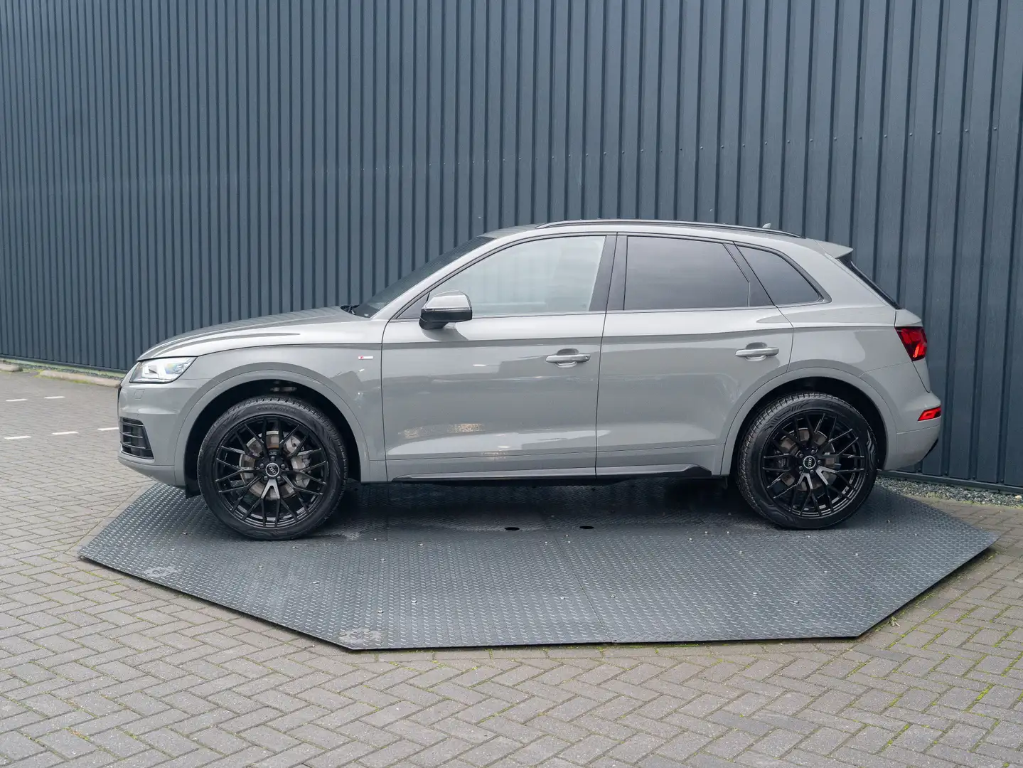 Audi Q5 45 TFSI Quattro Sport S Line Edition | Trekhaak af Gris - 2