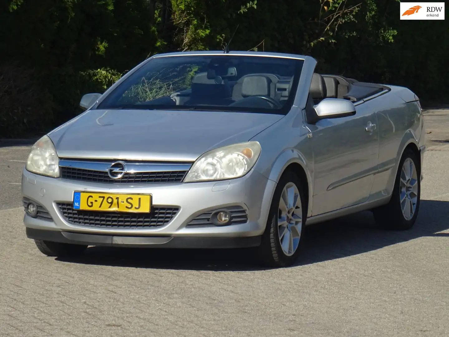Opel Astra TwinTop 1.6 Enjoy LEER/AIRCO/CRUISE/PDC/APK Grijs - 1