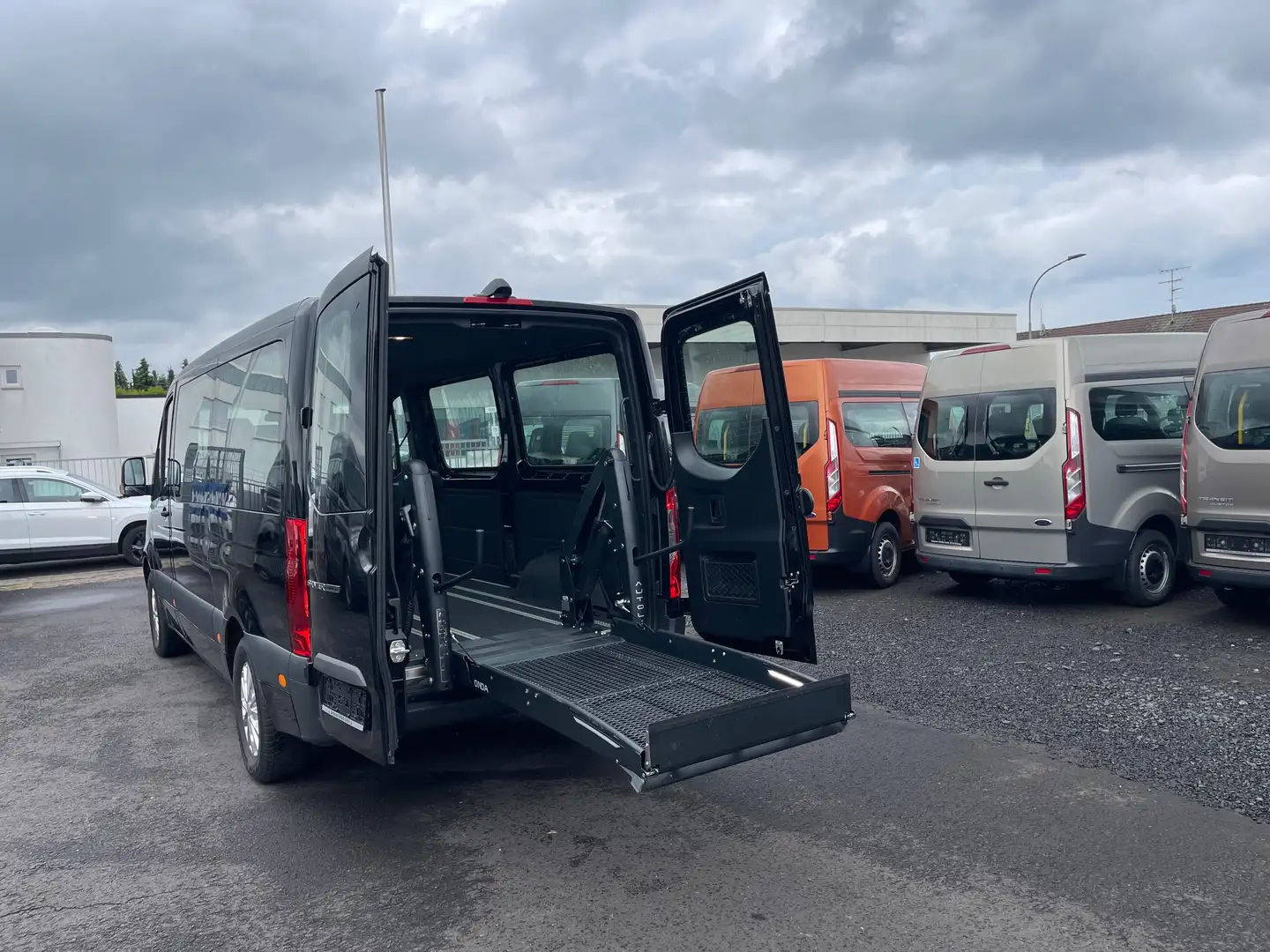 Mercedes-Benz Sprinter Tourer L2 H1 Passivfahrer el. Lift Noir - 1