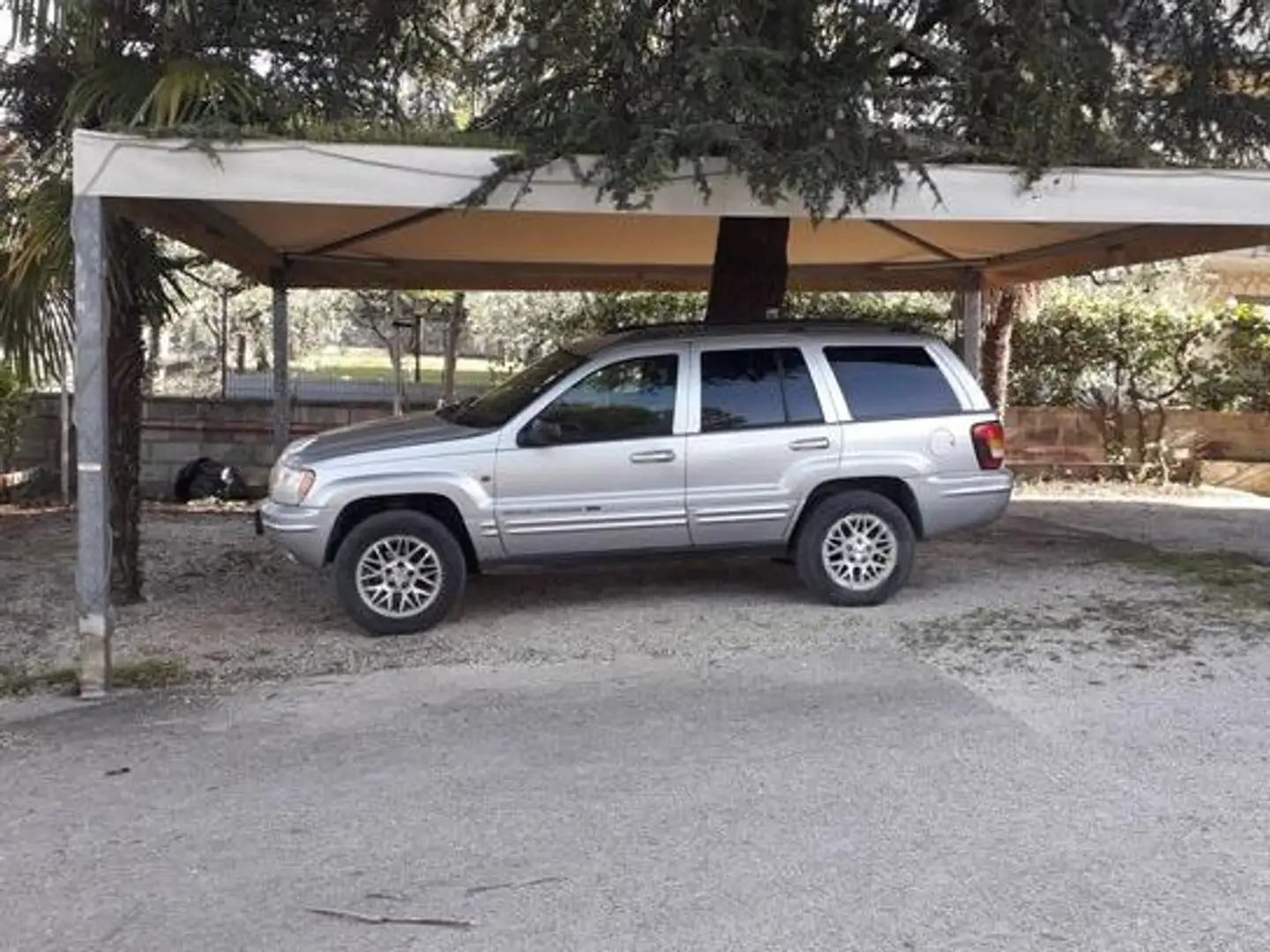 Jeep Grand Cherokee - 1
