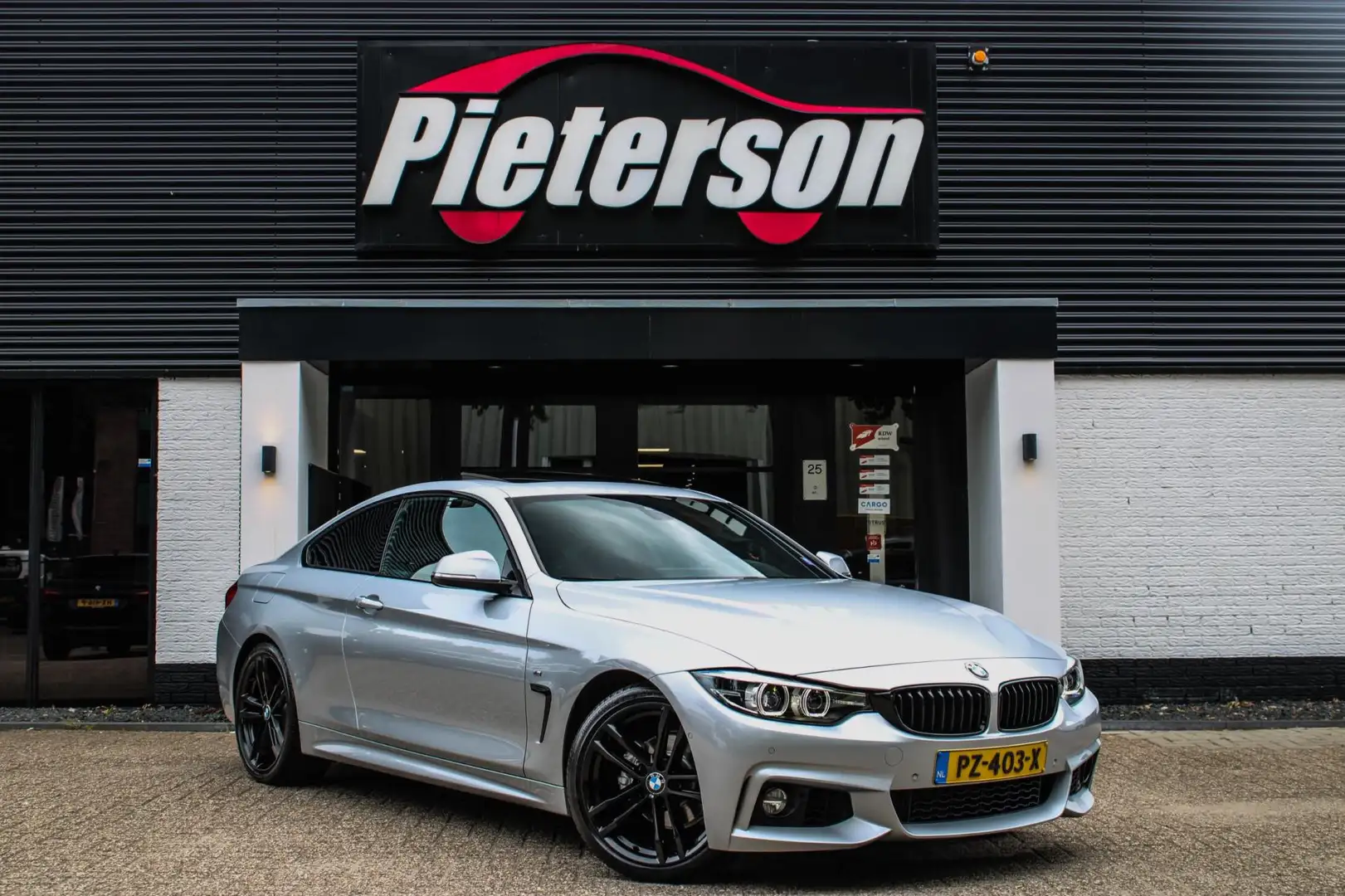 BMW 418 4-serie Coupé 418i M-Pakket PANO NAP FACELIFT DEAL Grijs - 1