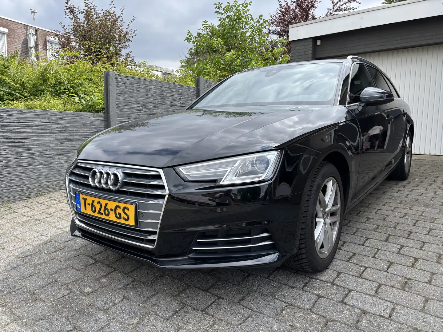 Audi A4 1.4 TFSI Des. ProL+ Zwart - 1