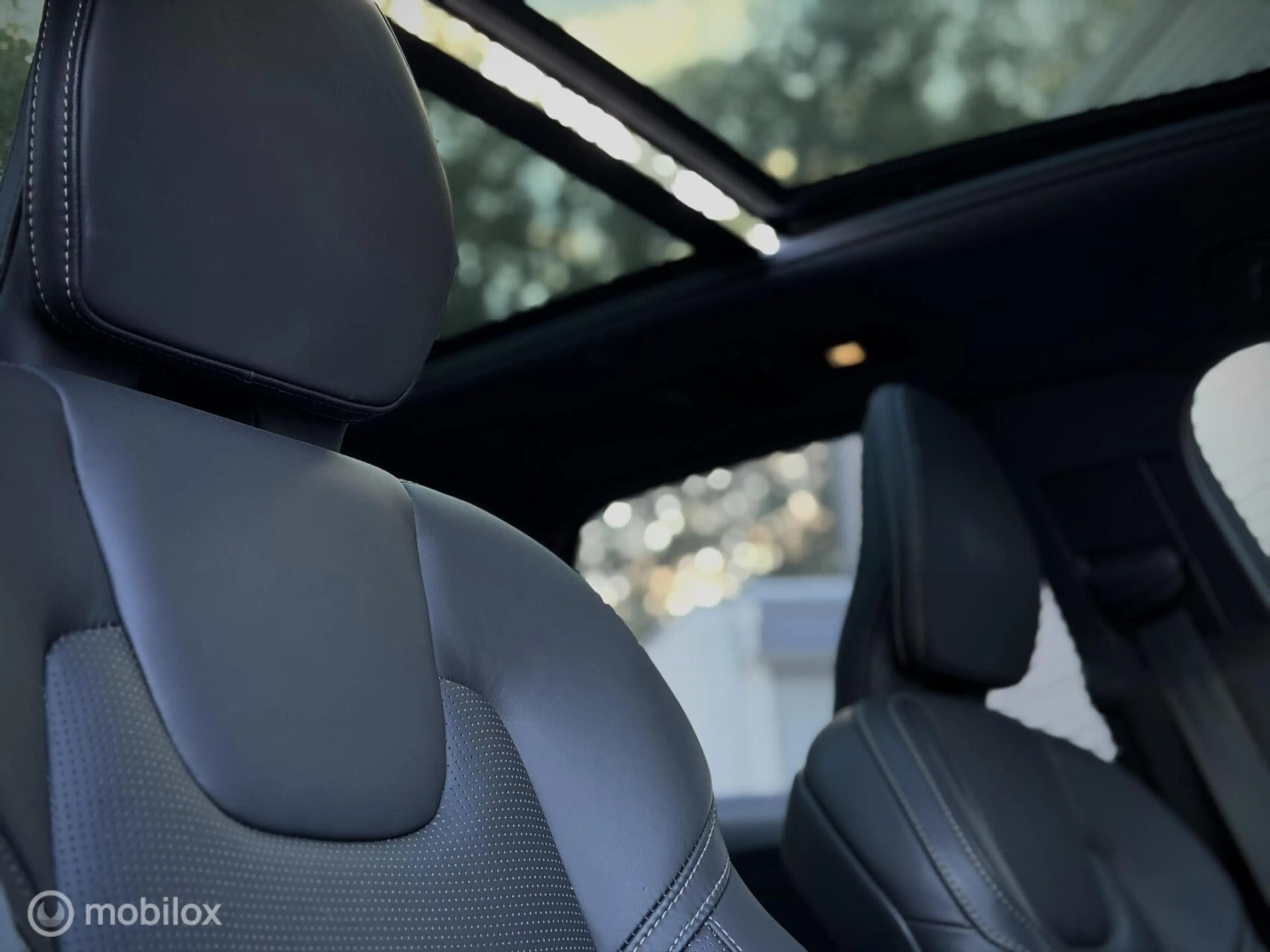 Volvo XC60 2.0 B5 R-Design Dark 360°, Luchtvering, 22 Inch, P — photo 9