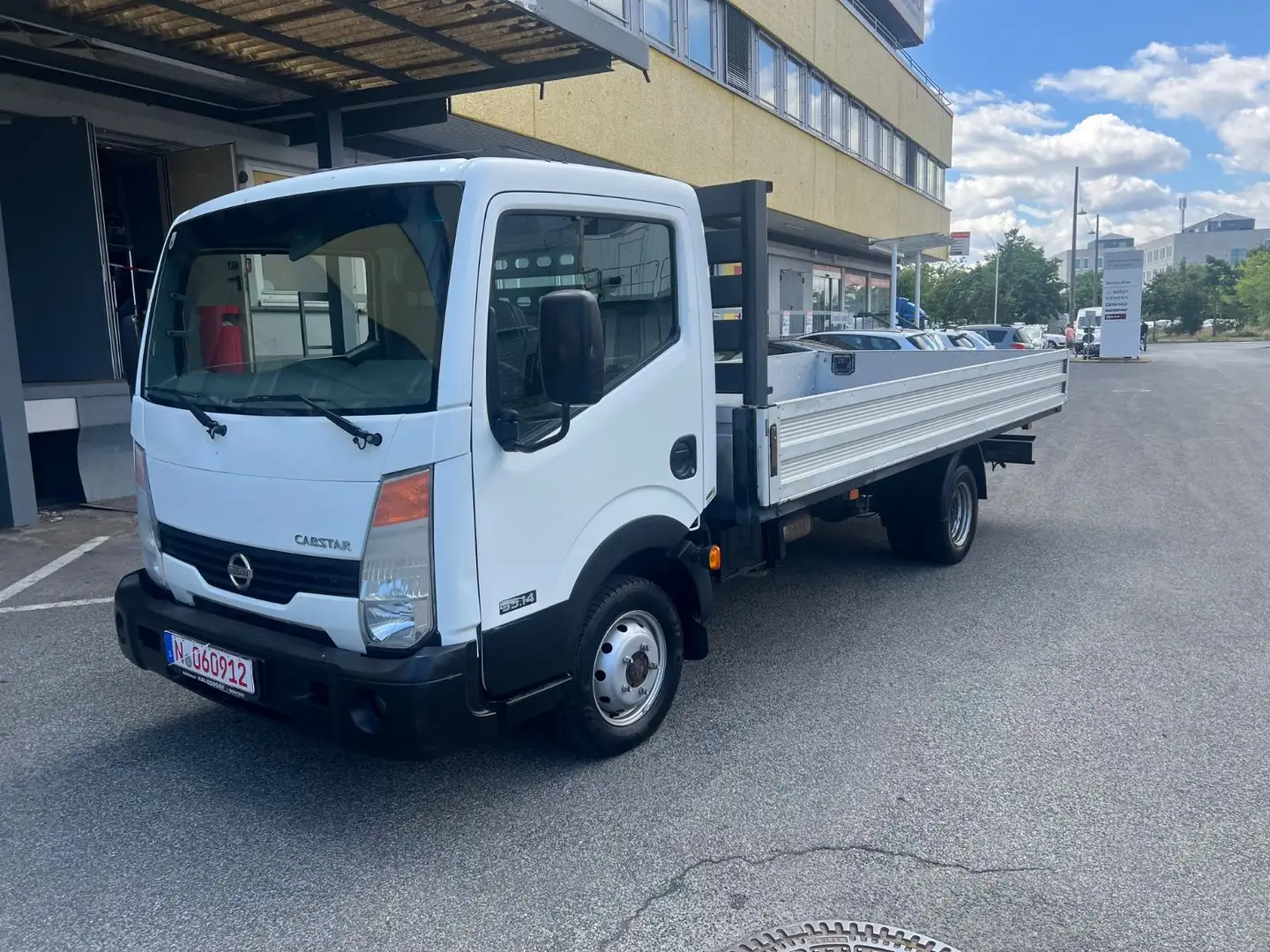 Nissan Cabstar 35 14 White - 2