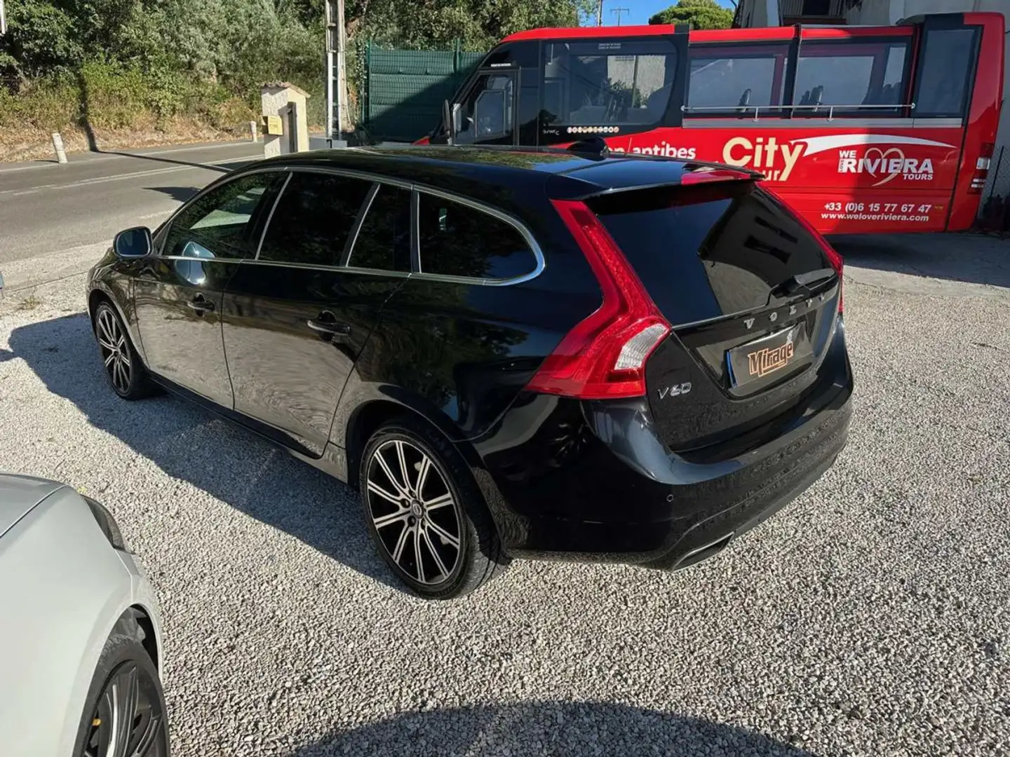 Volvo V60 VOLVO V60 (2) D4 181 MOMENTUM GEARTRONIC 8 Noir - 2