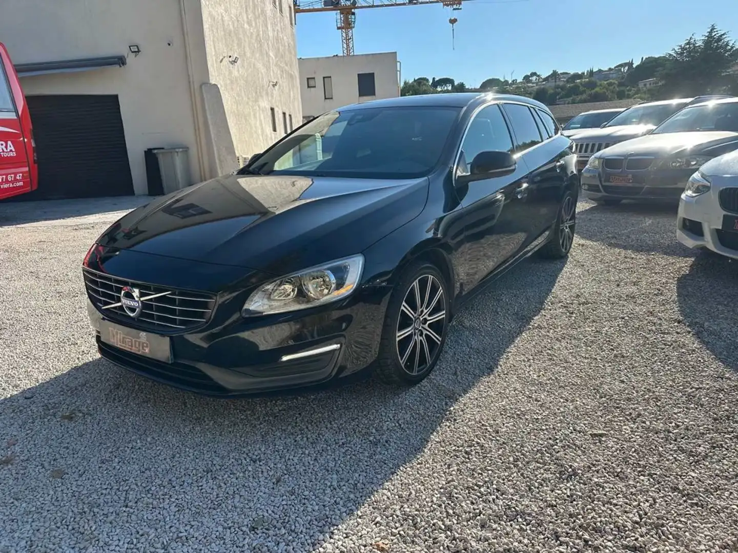 Volvo V60 VOLVO V60 (2) D4 181 MOMENTUM GEARTRONIC 8 Noir - 1