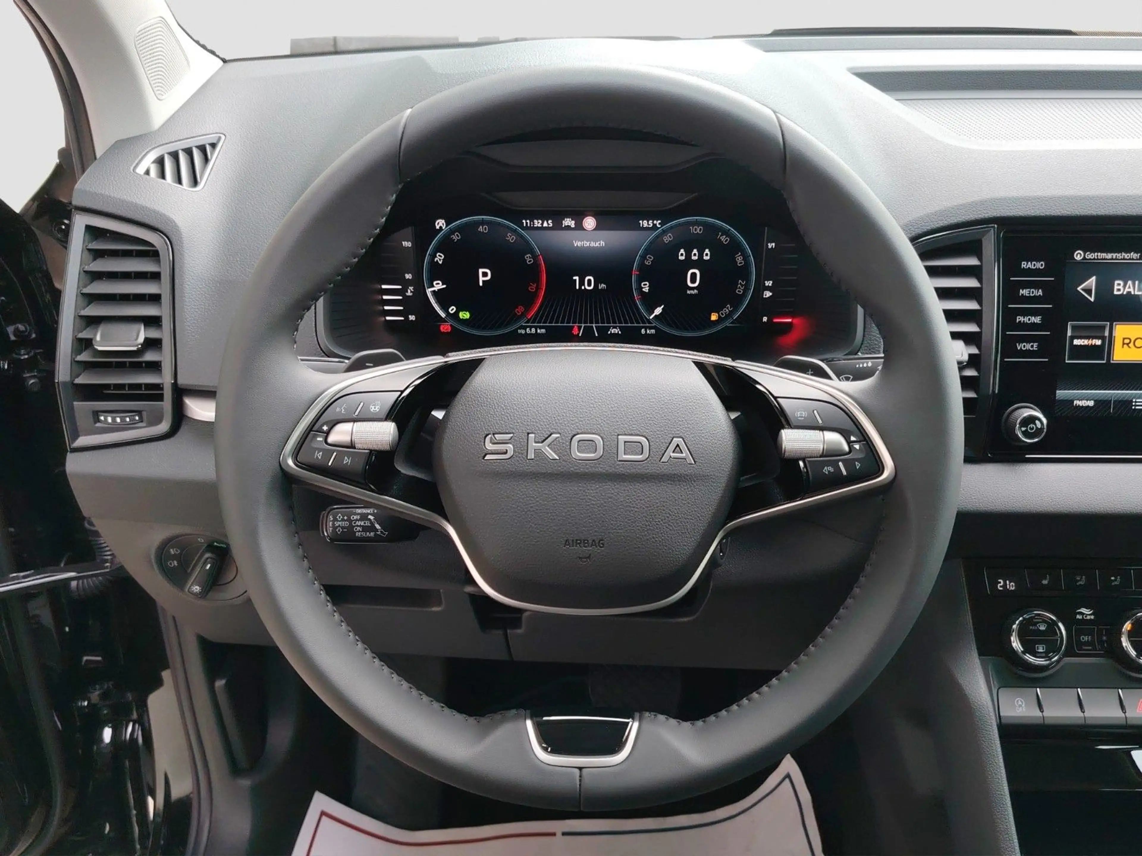Skoda Karoq Selection 1,5 TSI DSG AHK ACC LED — photo 12