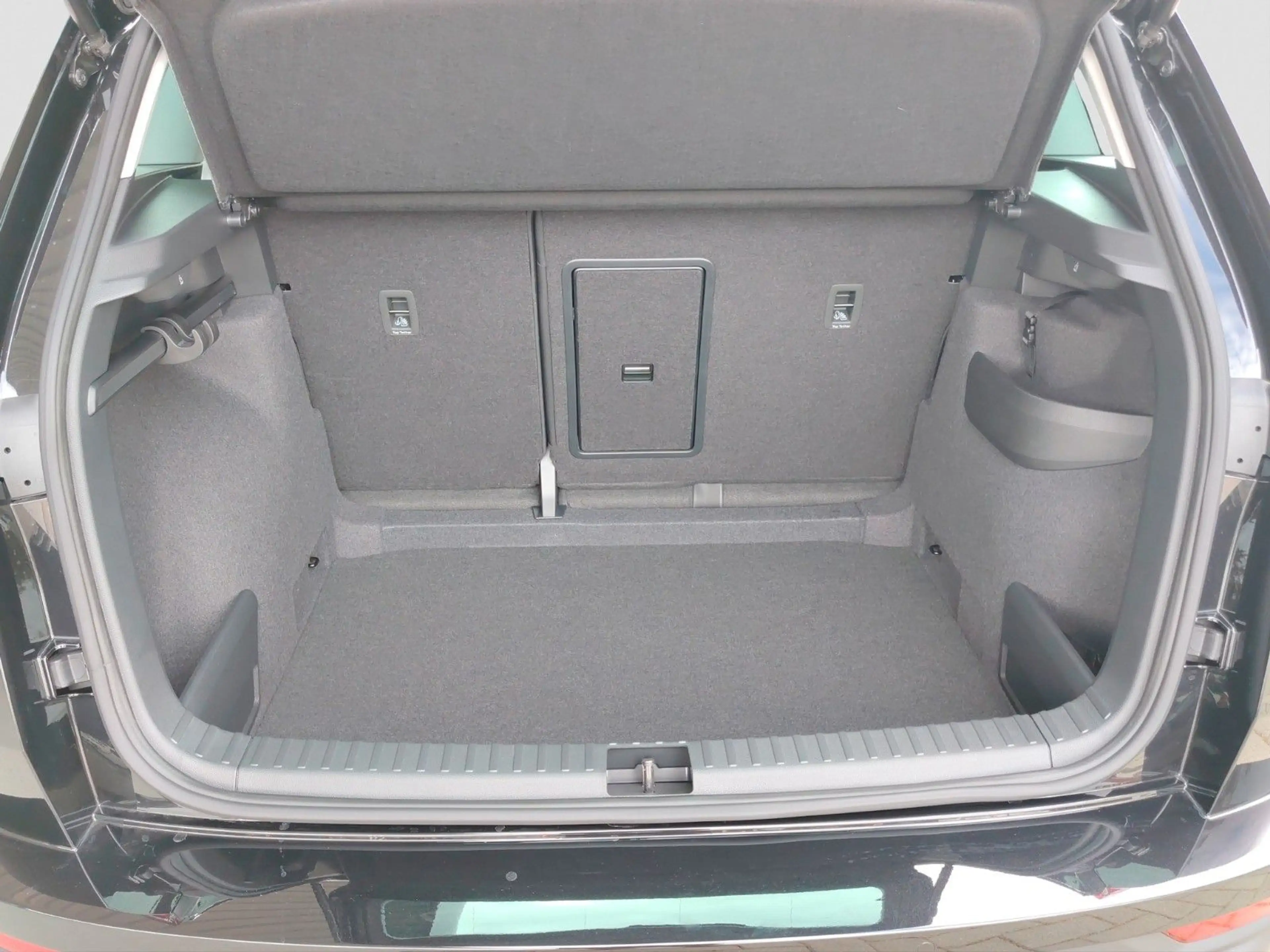 Skoda Karoq Selection 1,5 TSI DSG AHK ACC LED — photo 10
