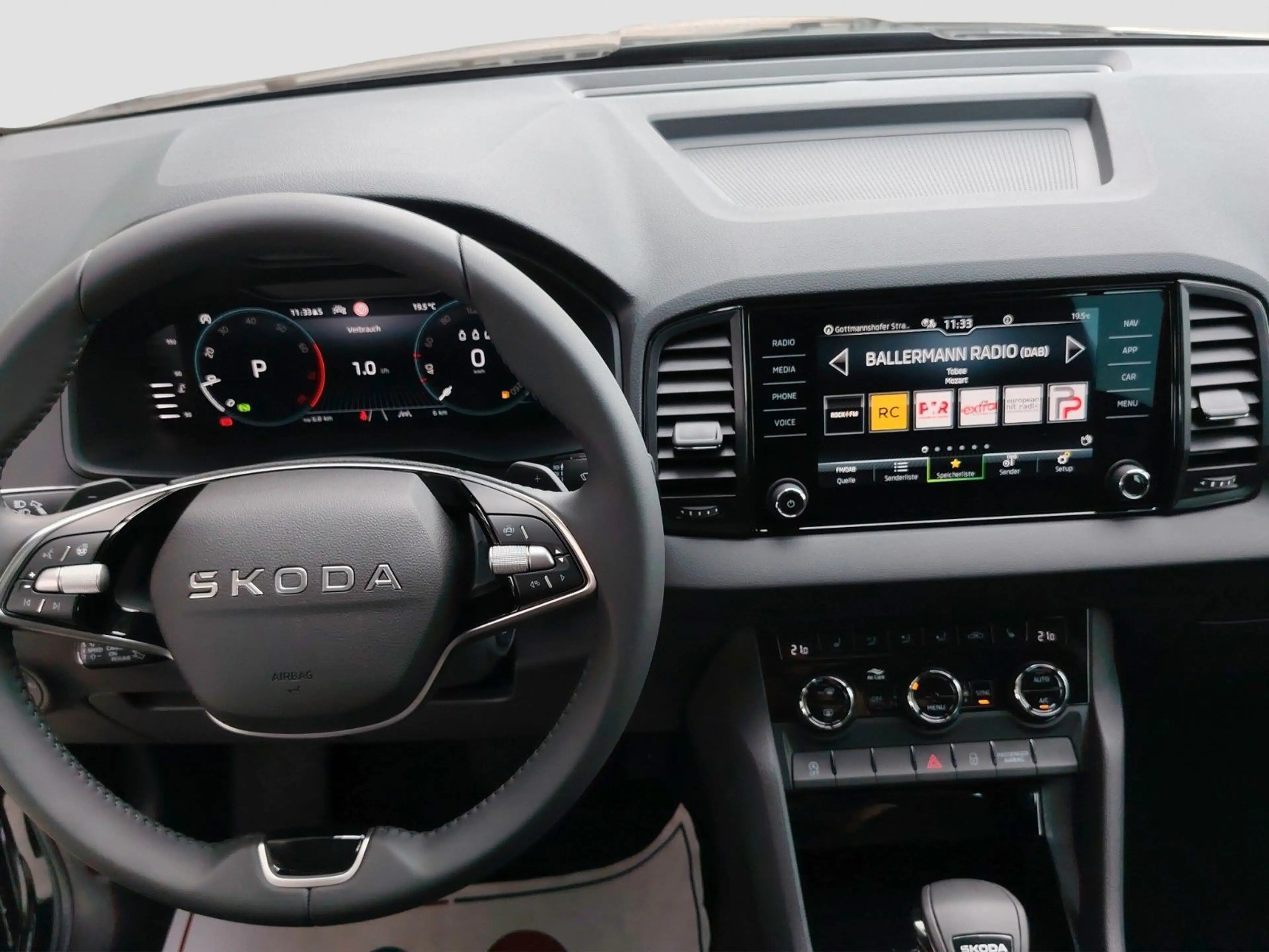 Skoda Karoq Selection 1,5 TSI DSG AHK ACC LED — photo 15