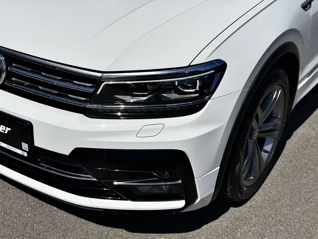 Volkswagen Tiguan view 3