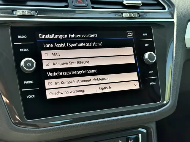 Volkswagen Tiguan view 21